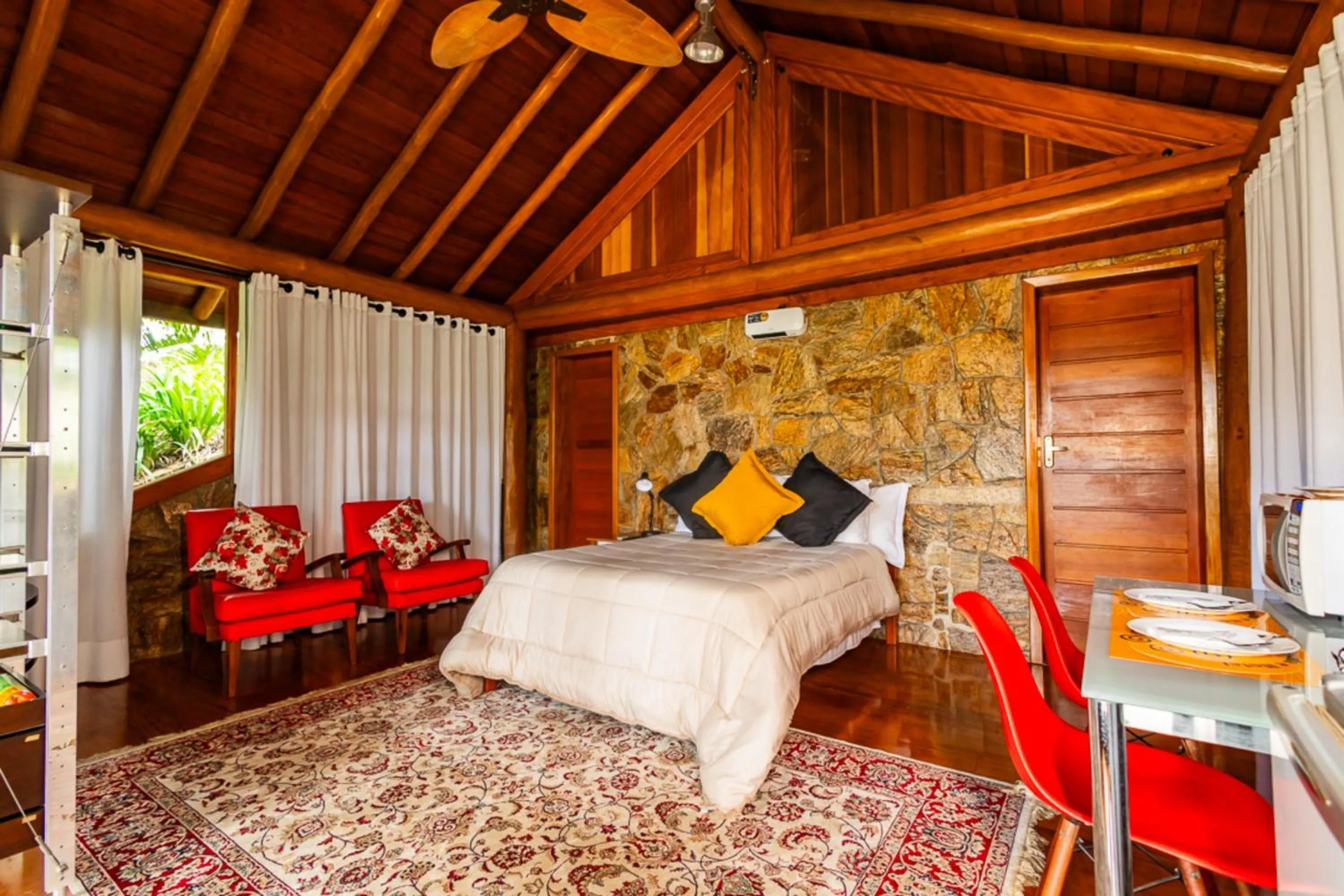 Bedroom, Bed in Putini Pousada e Hotel by OYO