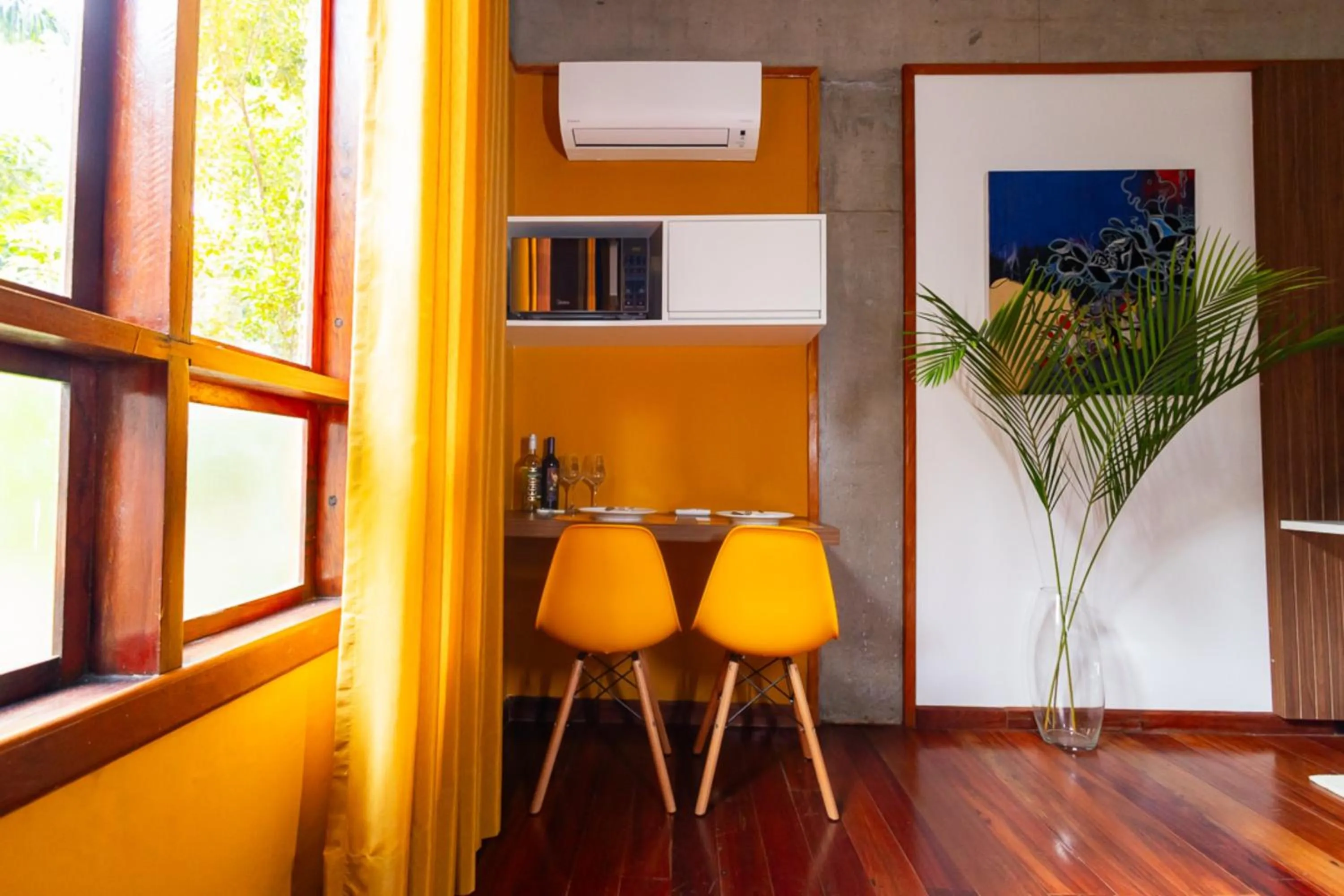 Seating area in Putini Pousada e Hotel by OYO