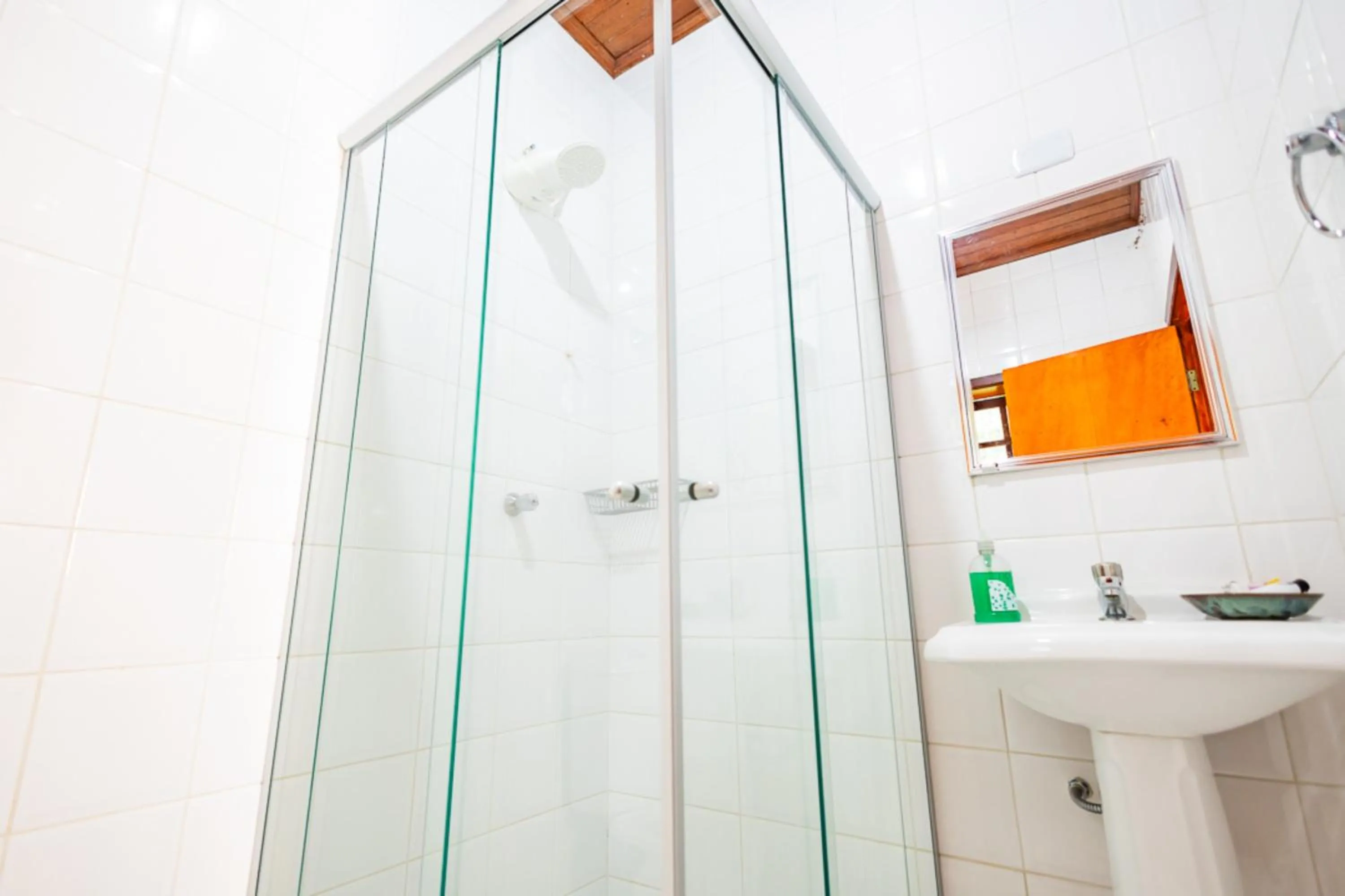 Bathroom in Putini Pousada e Hotel by OYO