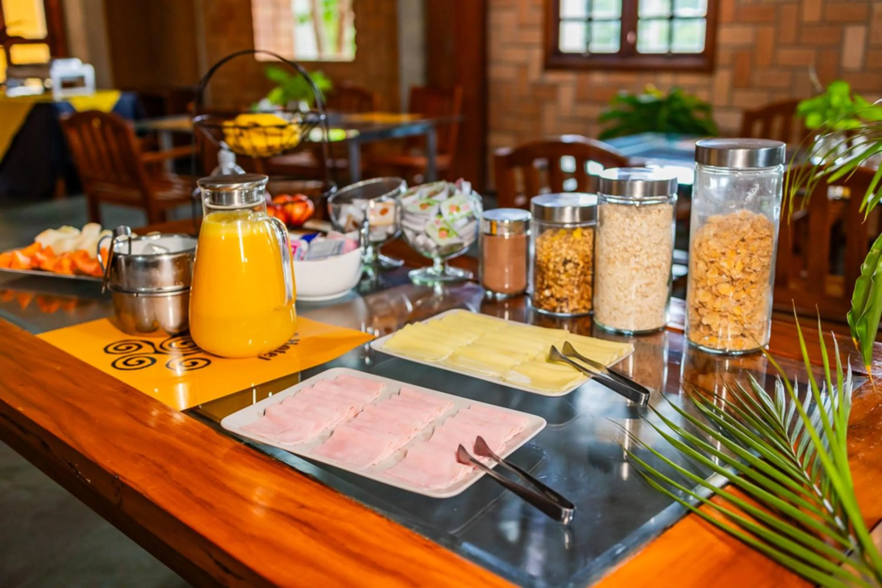 Restaurant/places to eat in Putini Pousada e Hotel by OYO