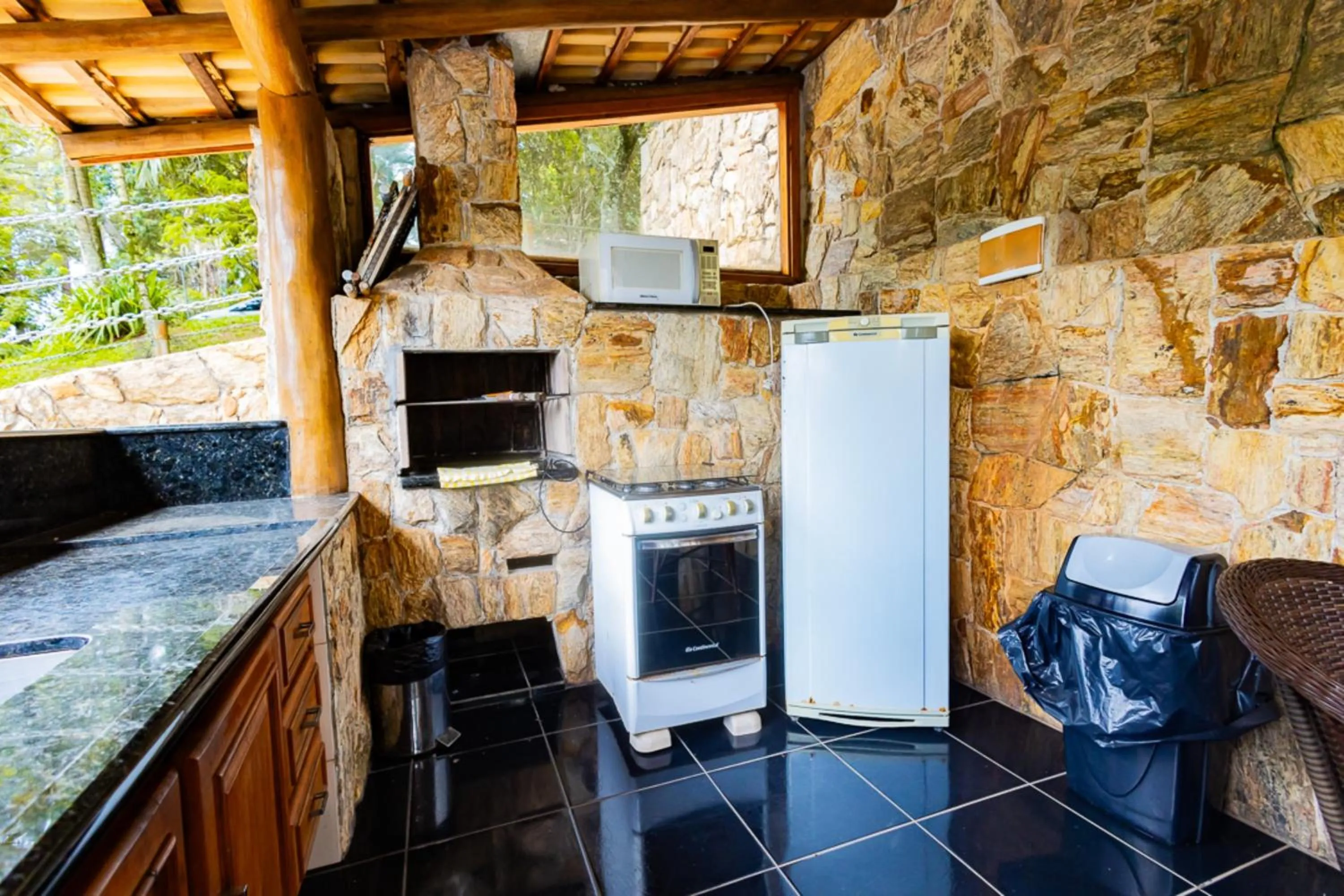 BBQ facilities in Putini Pousada e Hotel by OYO