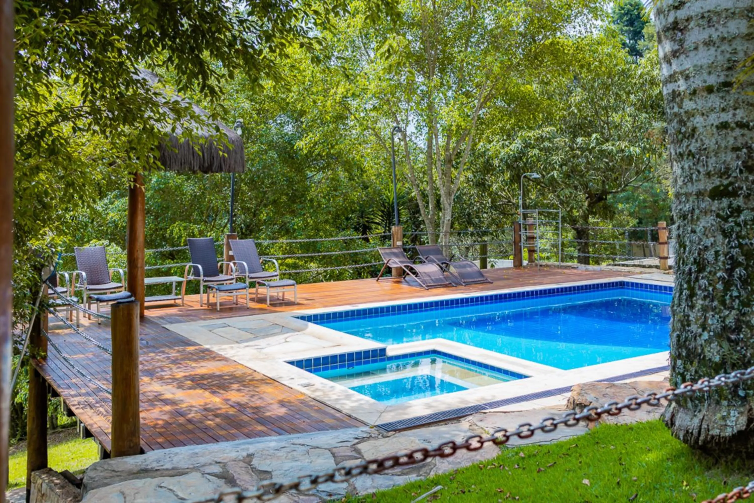 Swimming pool in Putini Pousada e Hotel by OYO