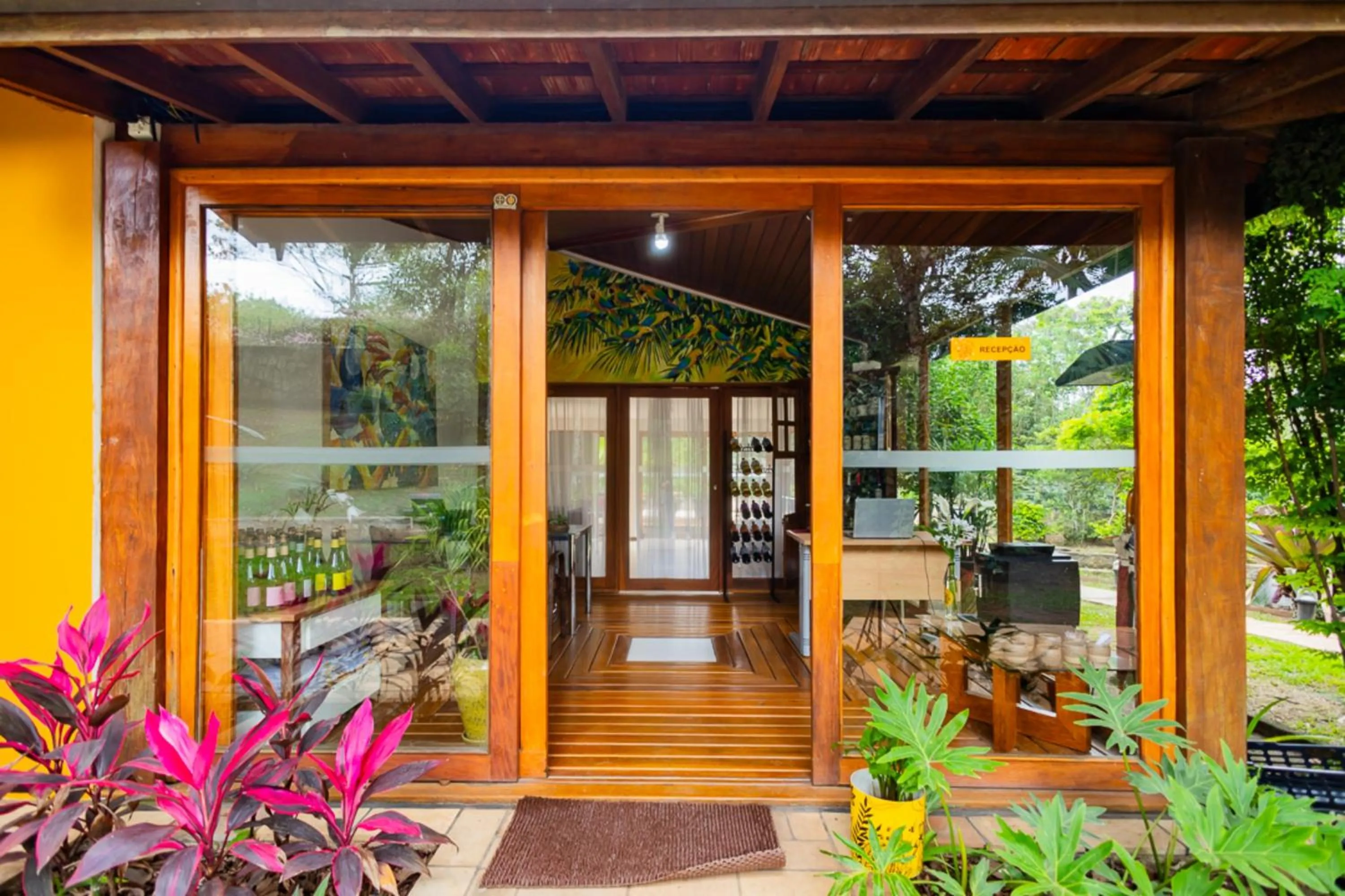 Property building in Putini Pousada e Hotel by OYO