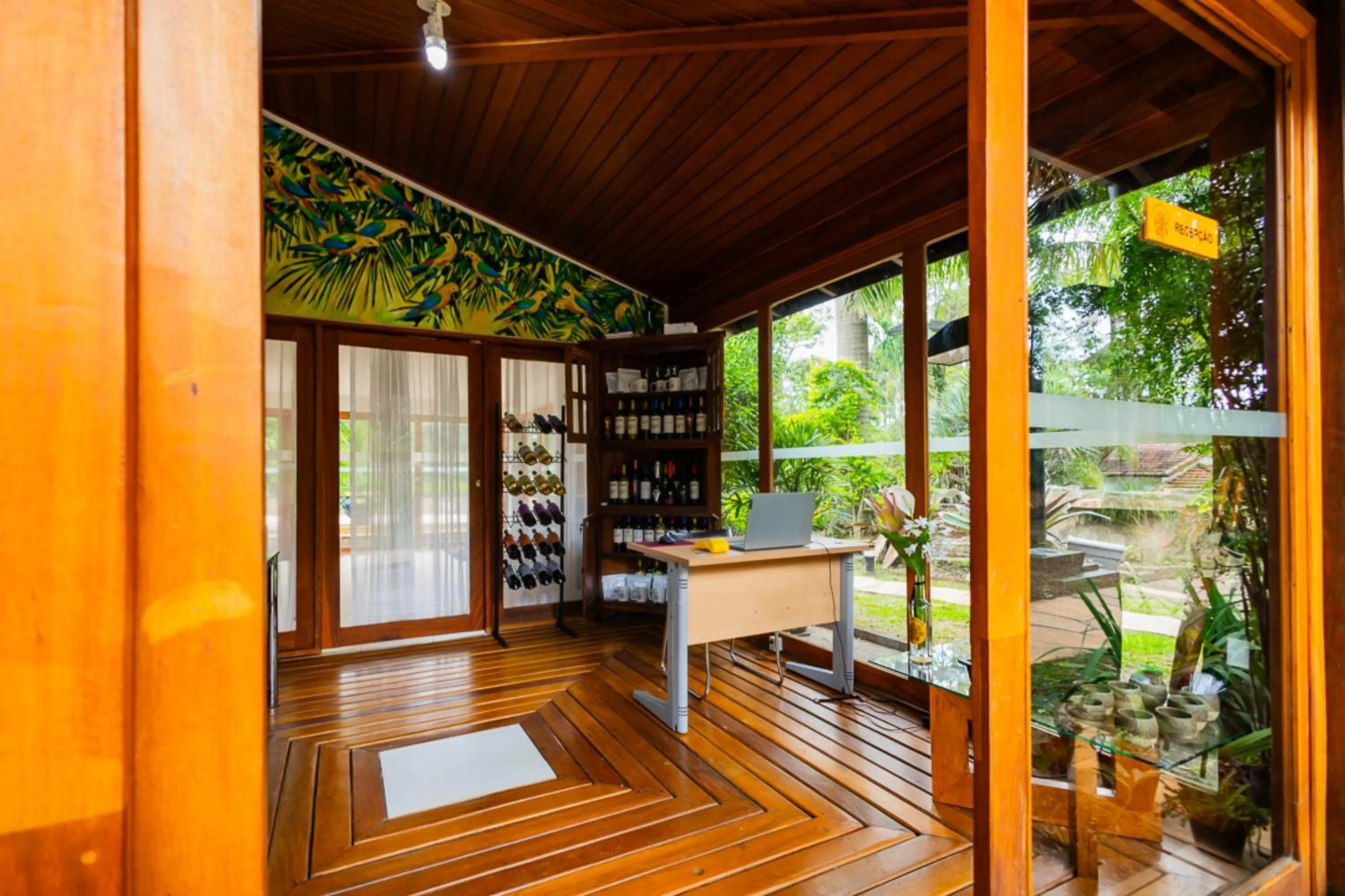 Lobby or reception in Putini Pousada e Hotel by OYO