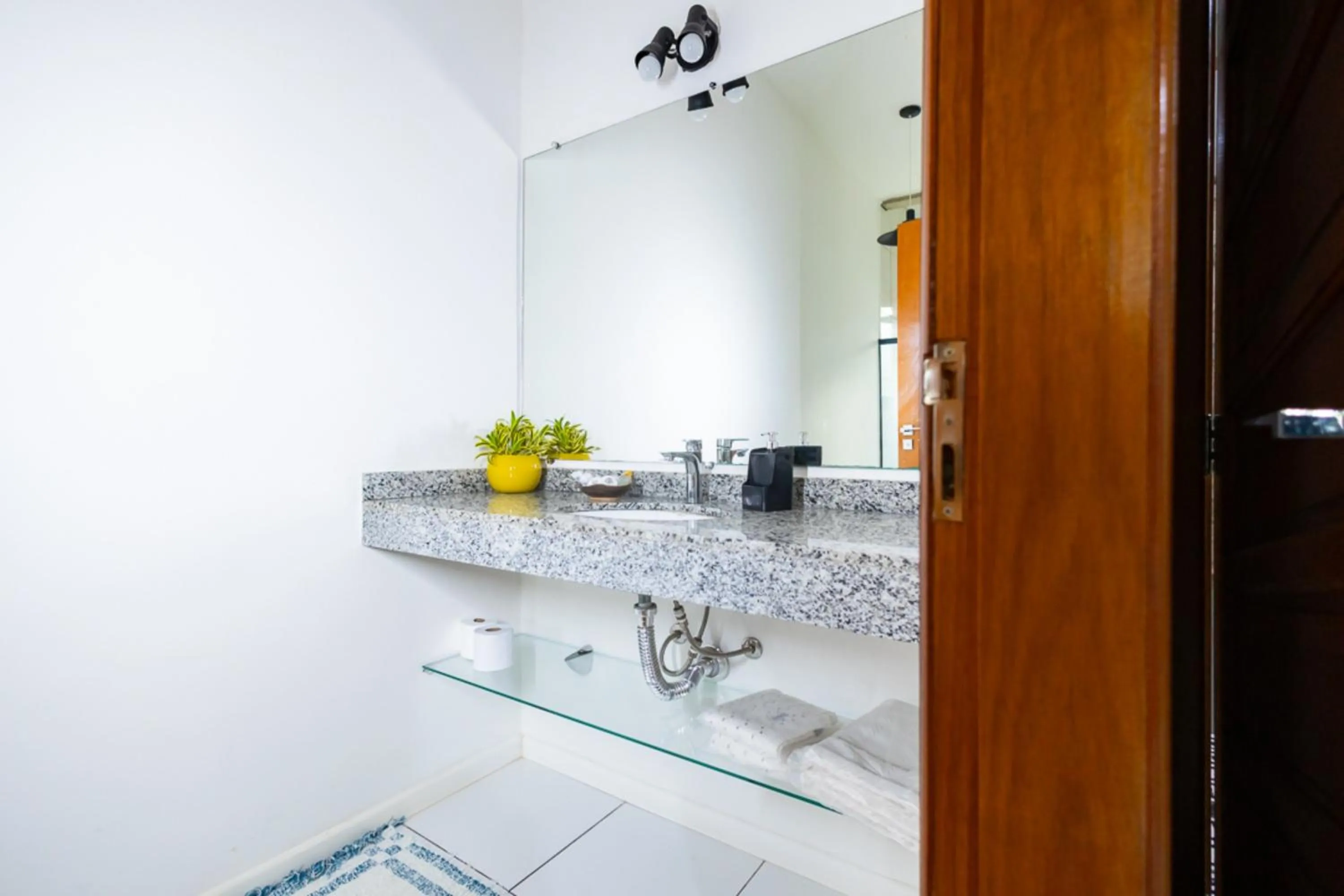 Bathroom in Putini Pousada e Hotel by OYO