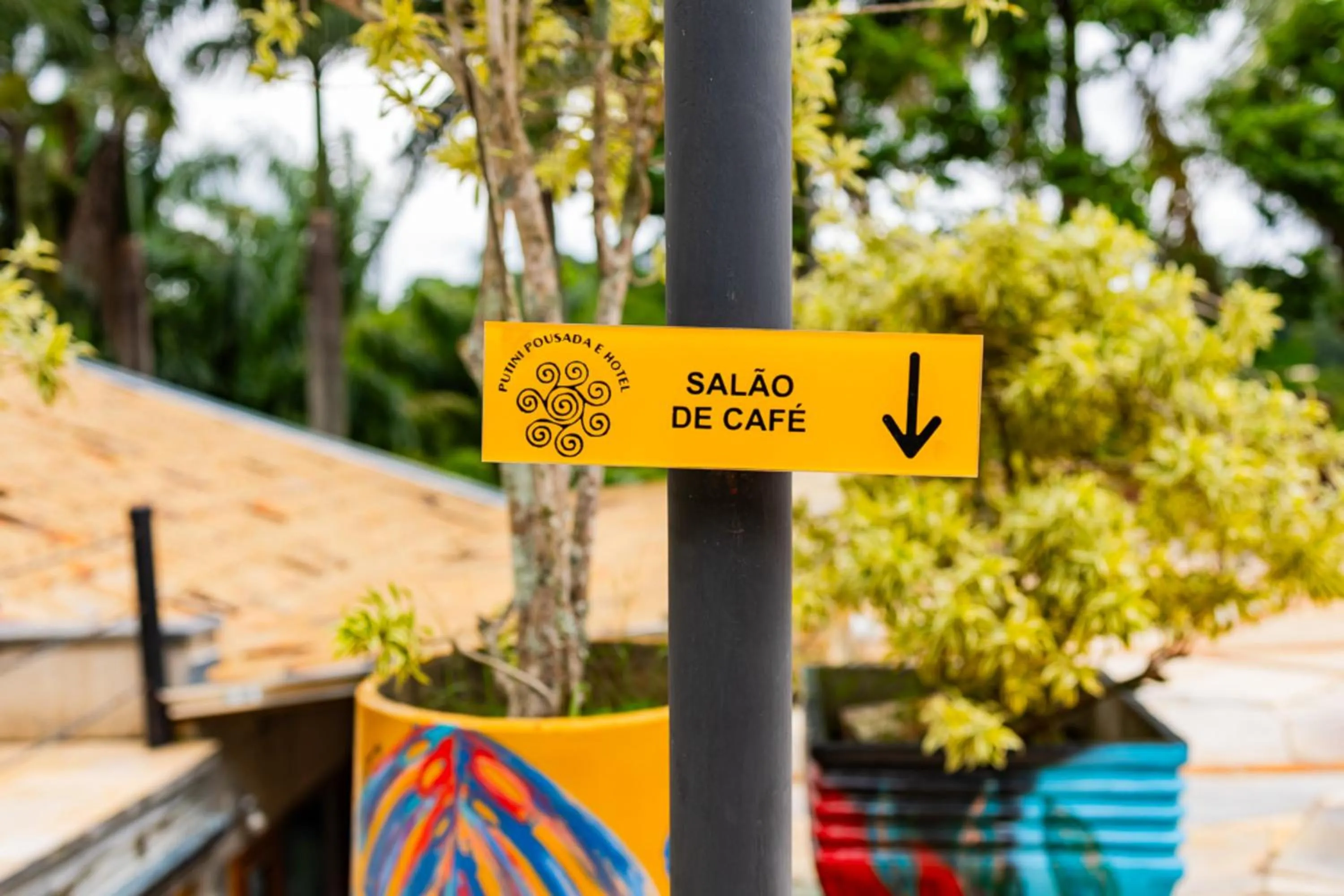 Logo/Certificate/Sign in Putini Pousada e Hotel by OYO