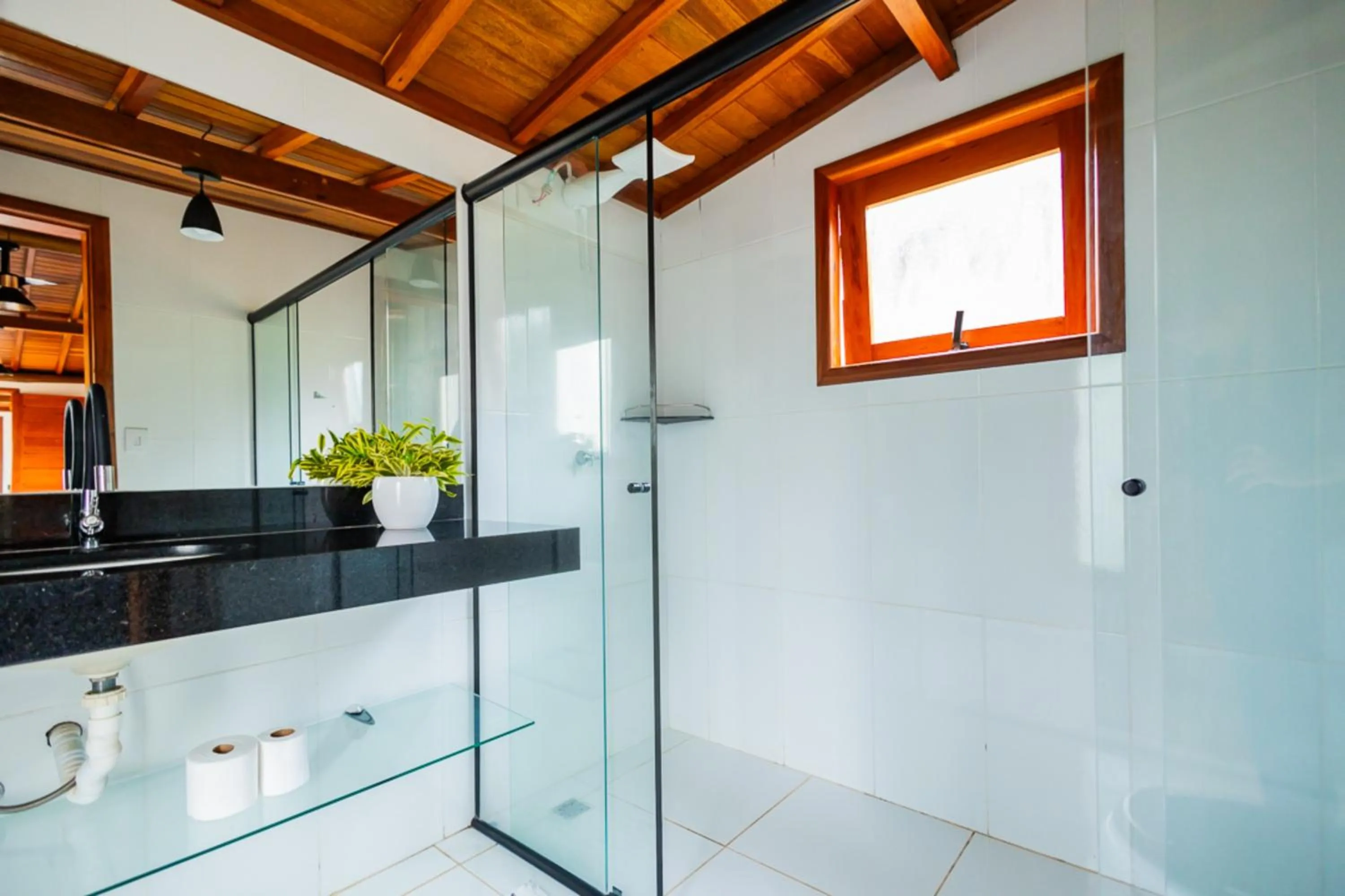 Bathroom in Putini Pousada e Hotel by OYO