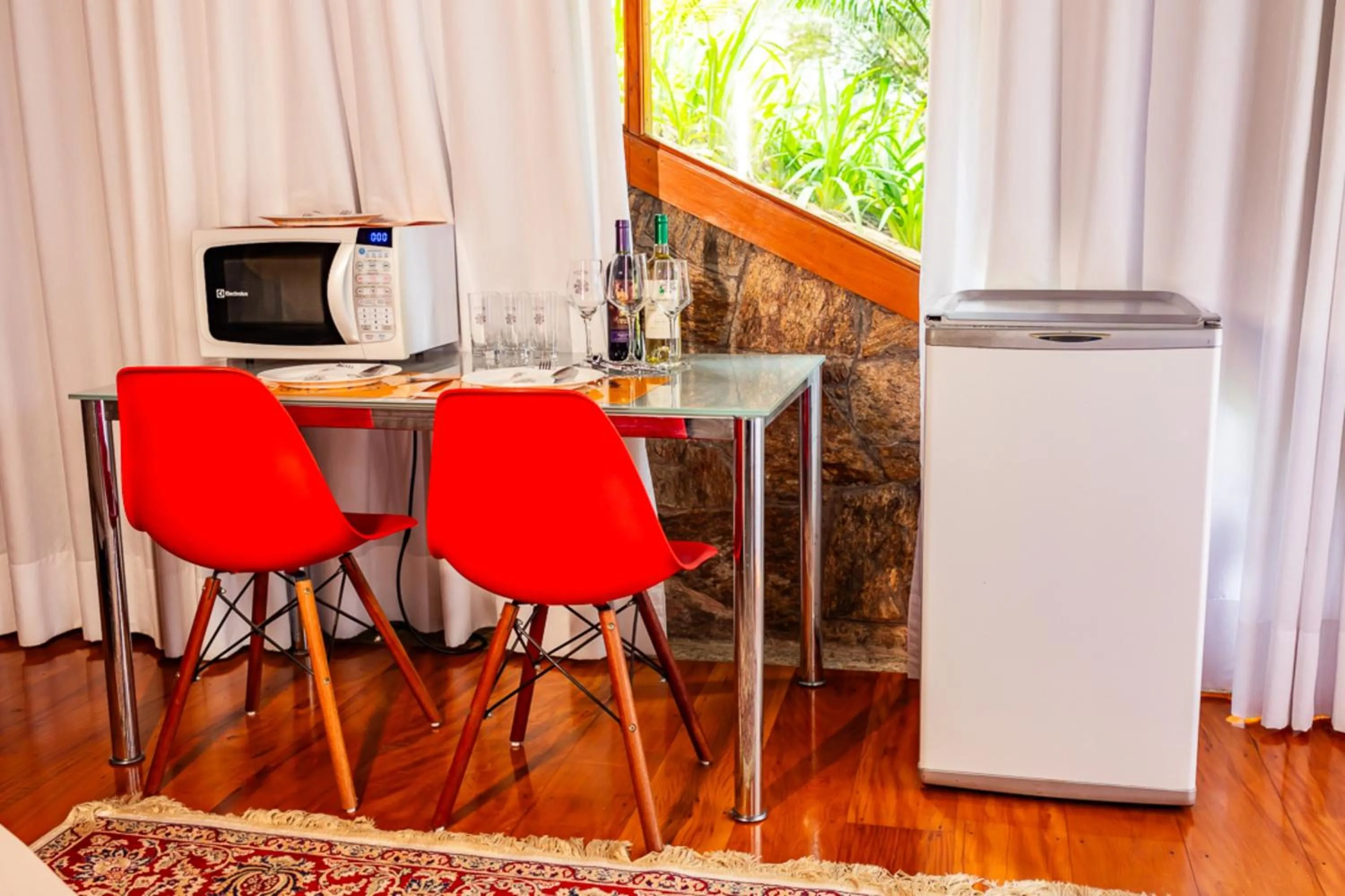 Kitchen or kitchenette in Putini Pousada e Hotel by OYO