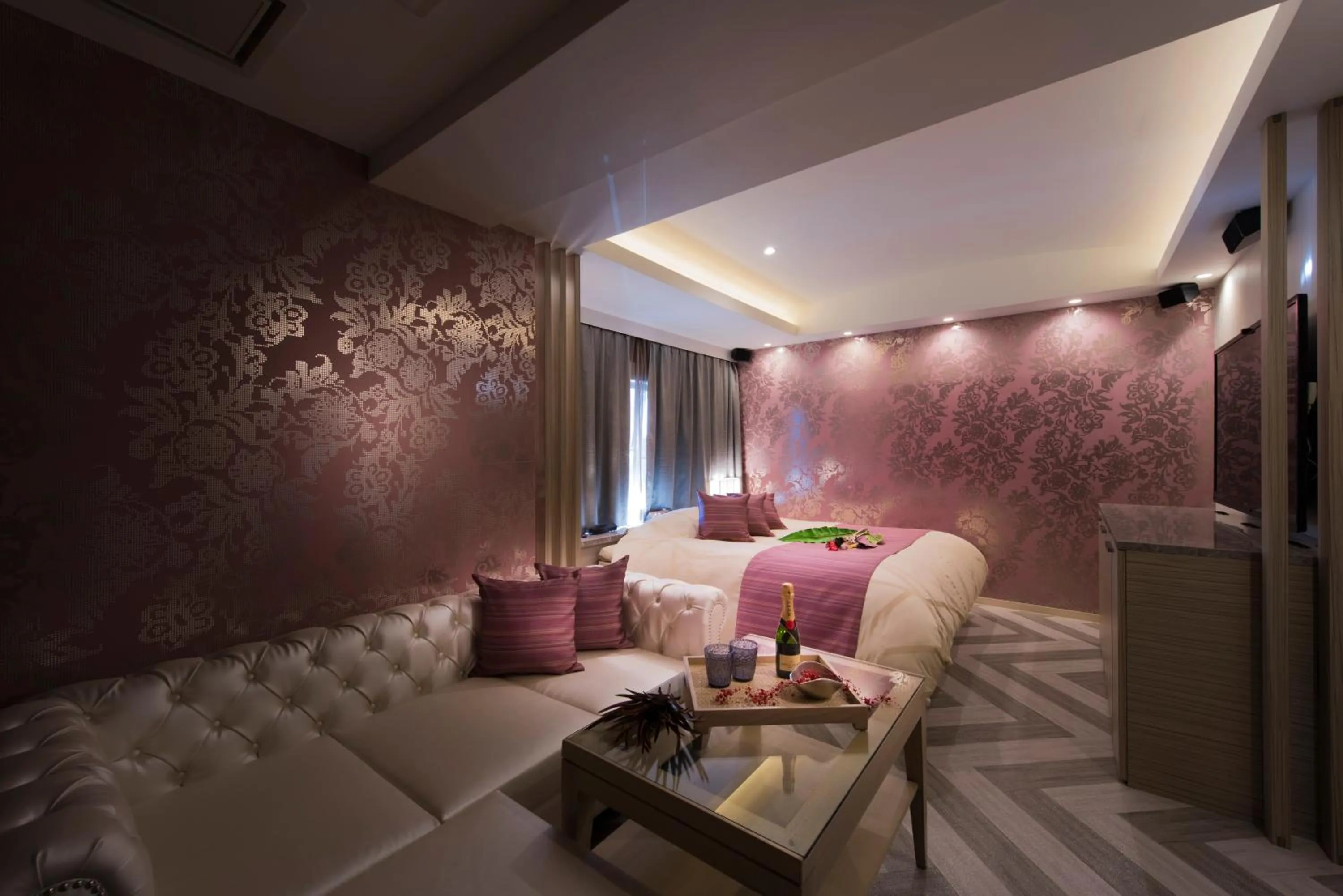 Living room, Bed in Hotel Zen Rikyu Yokohama Hazawa