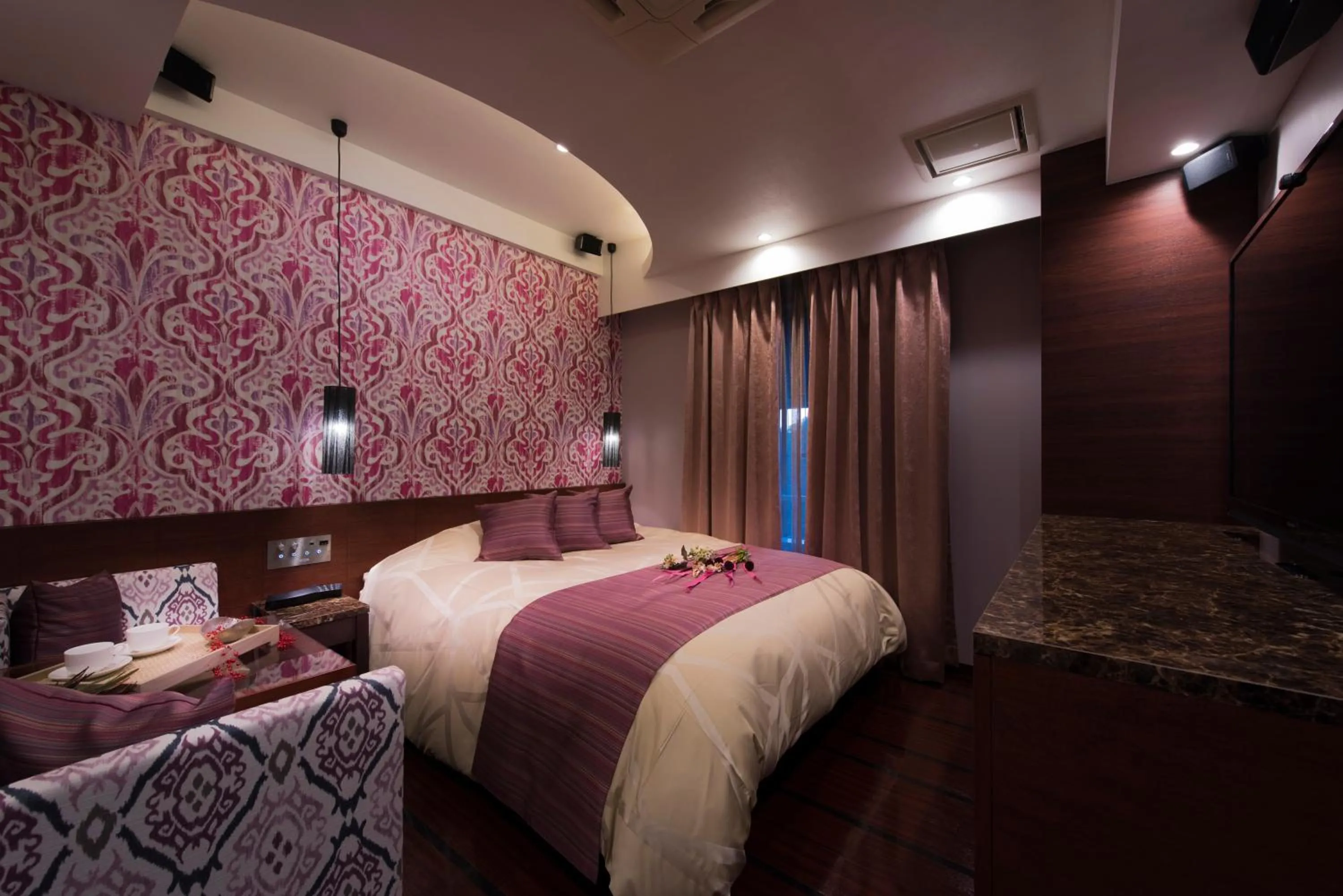 Living room, Bed in Hotel Zen Rikyu Yokohama Hazawa