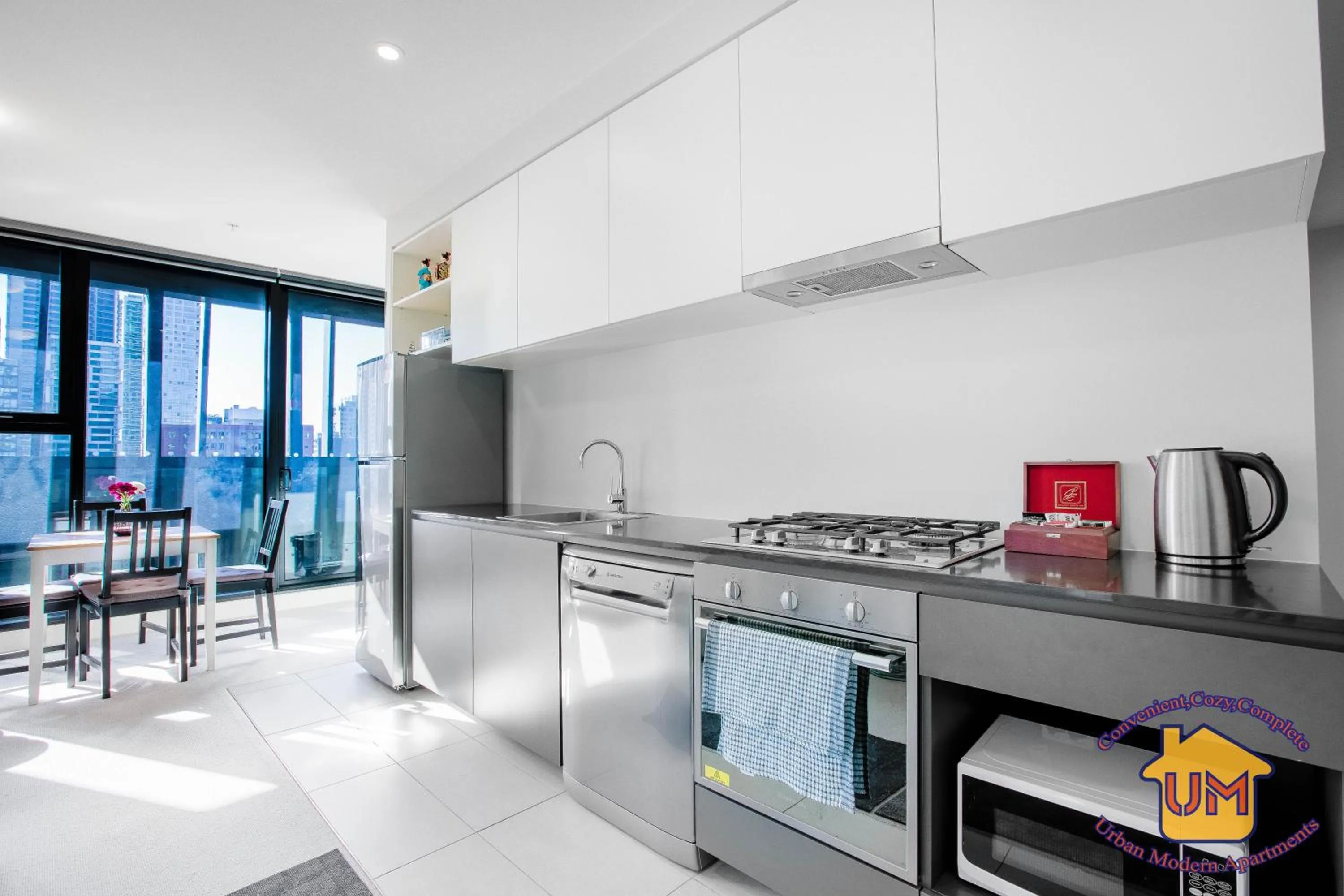 Kitchen or kitchenette in Aussie Escape Apartments-Skyline Collins Tower