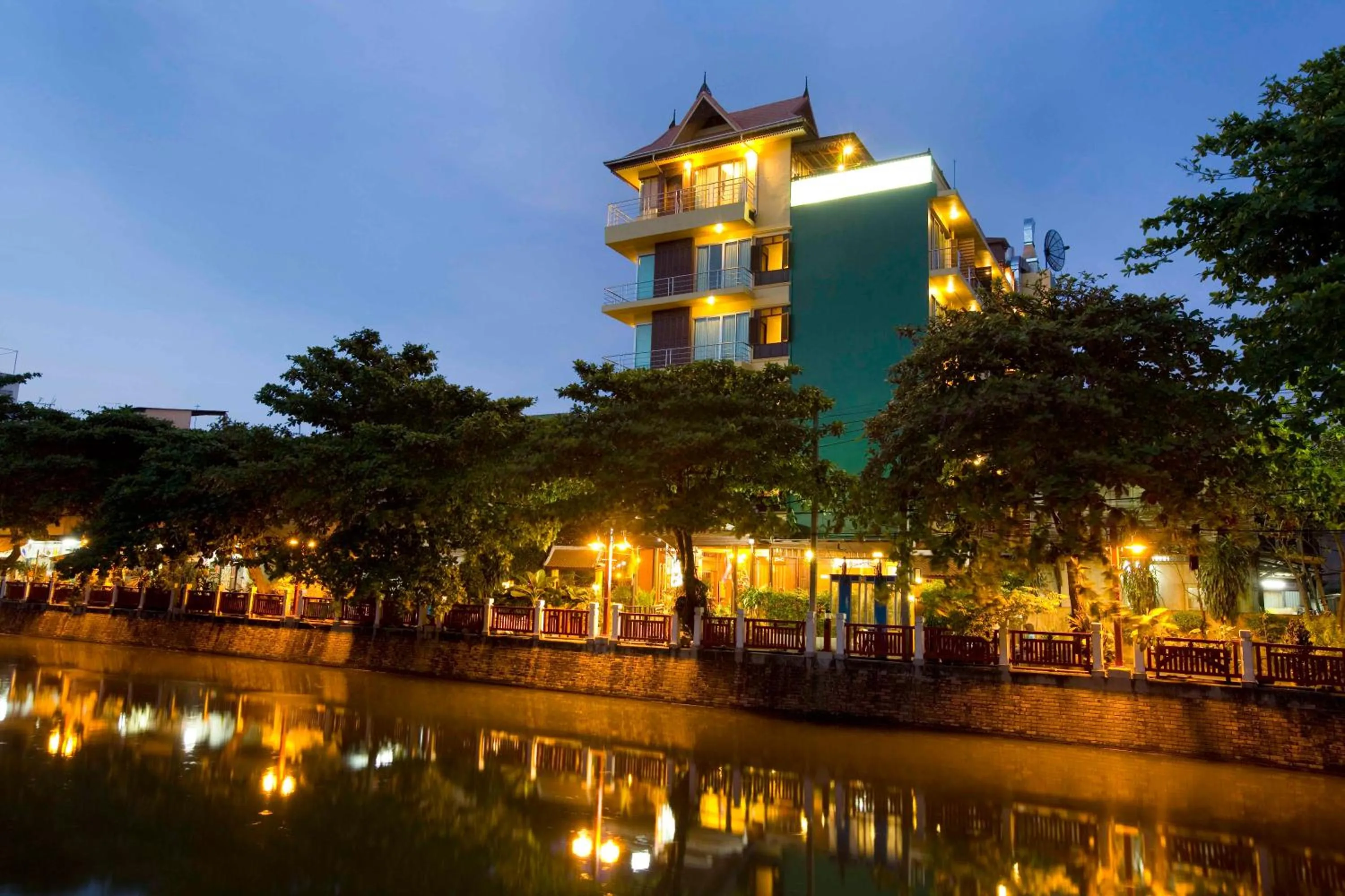 Property building in Lamphu Tree House Boutique Hotel