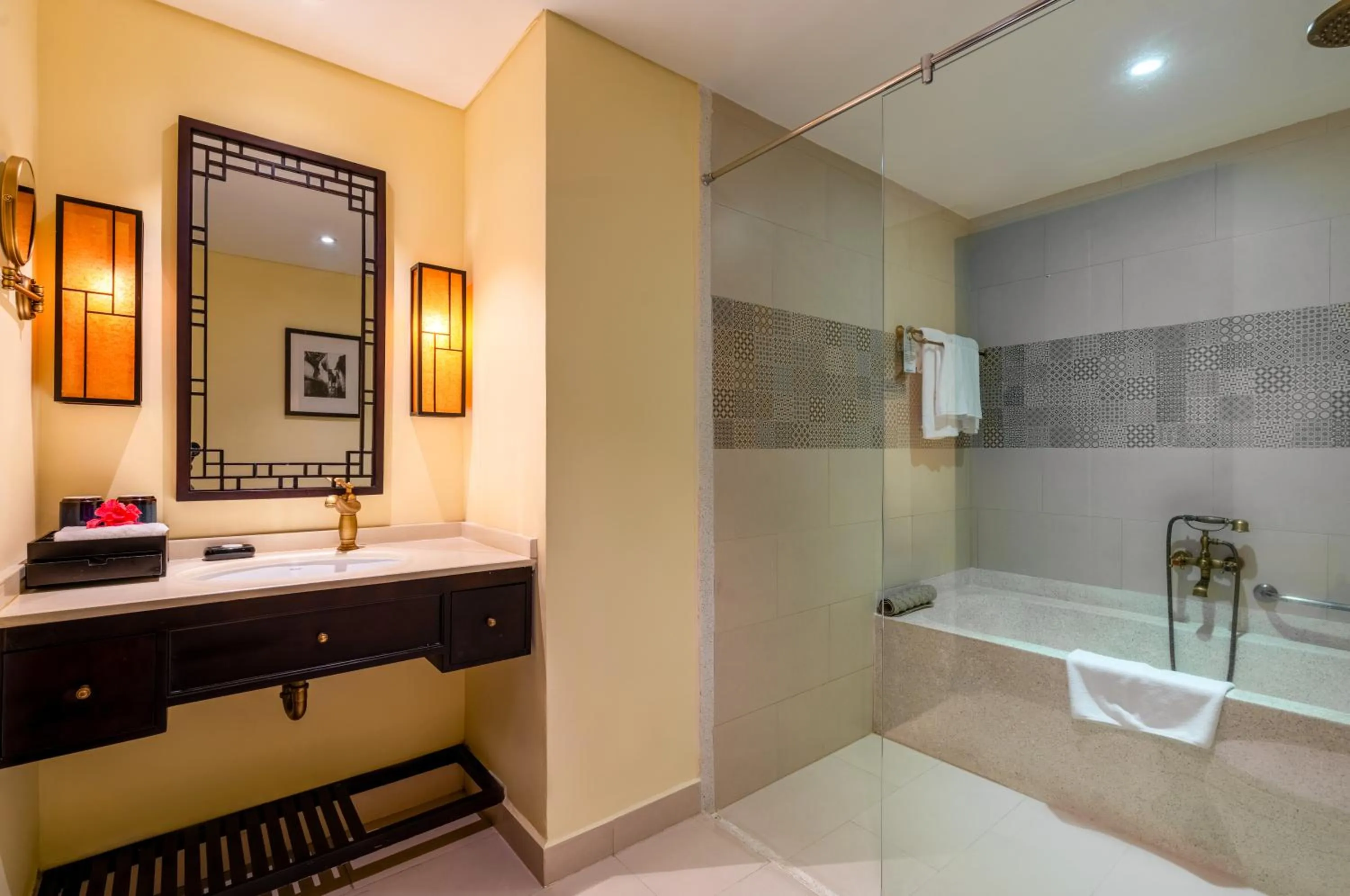 Shower in Wyndham Garden Hoi An Cua Dai Beach