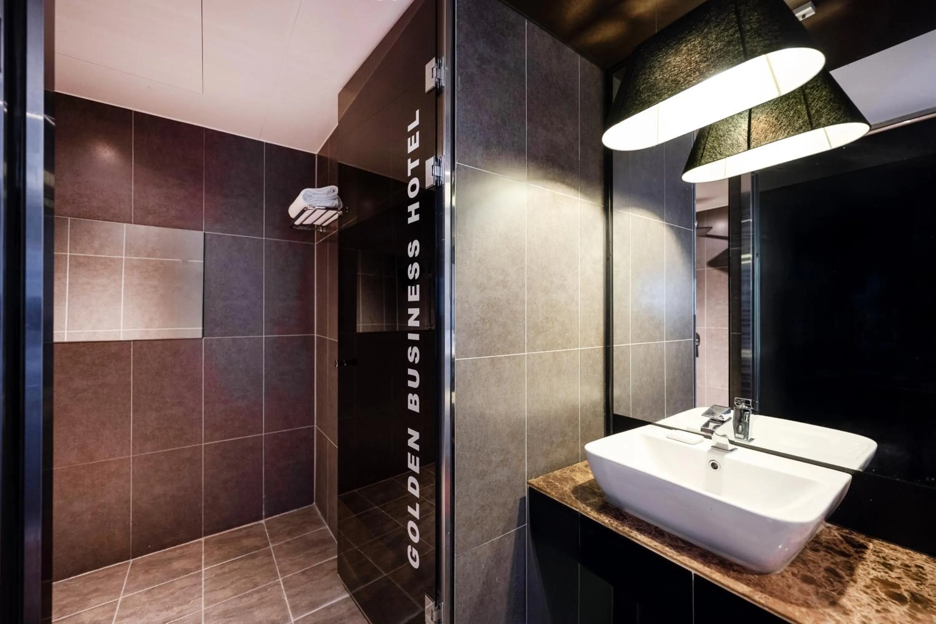 Golden Business Hotel