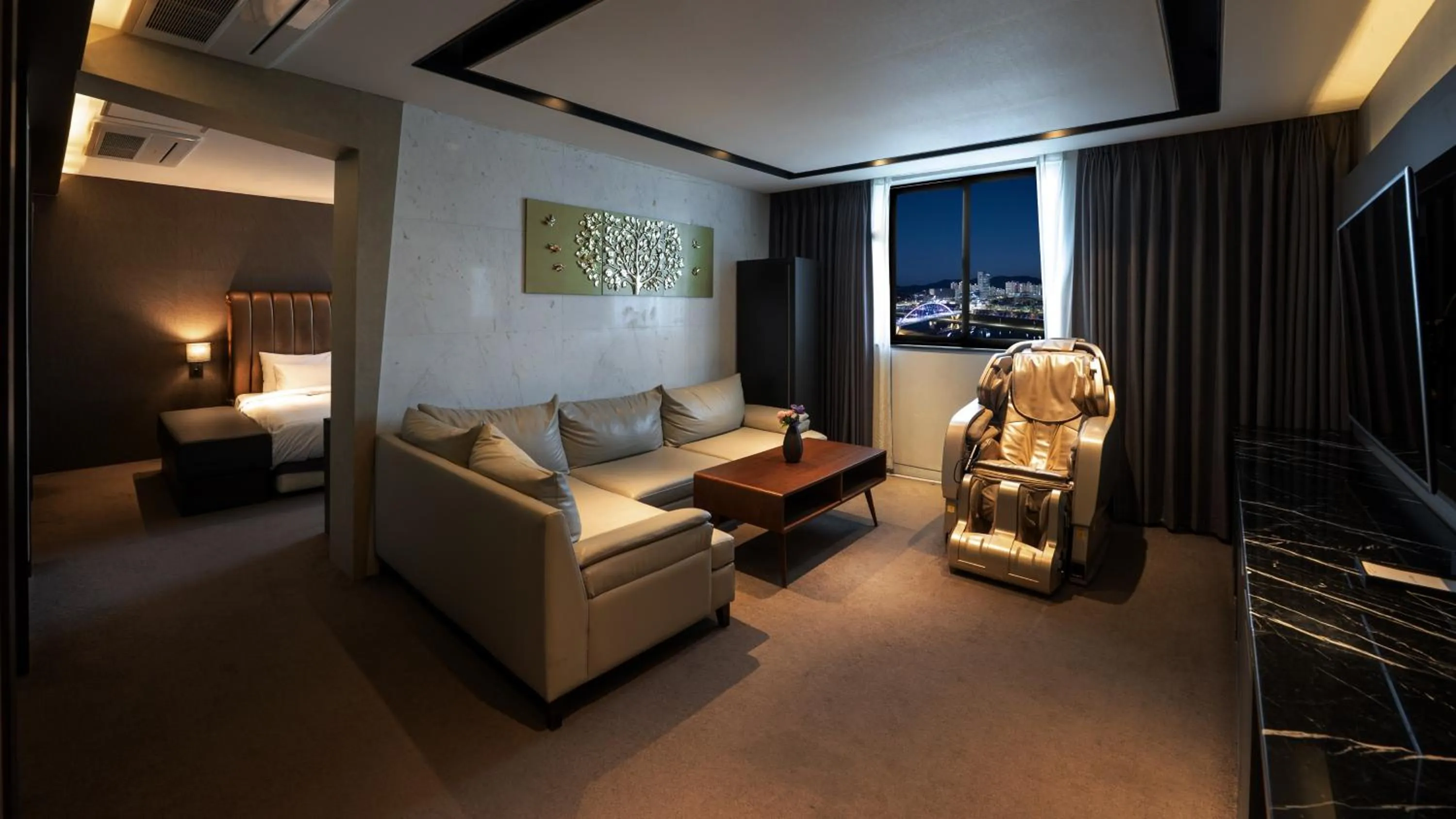 Bed in Golden Business Hotel