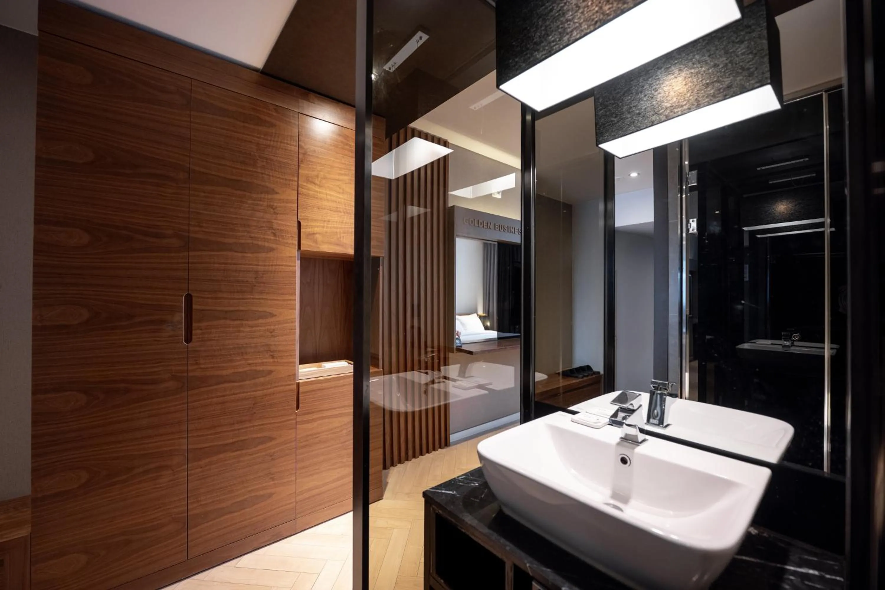 Golden Business Hotel