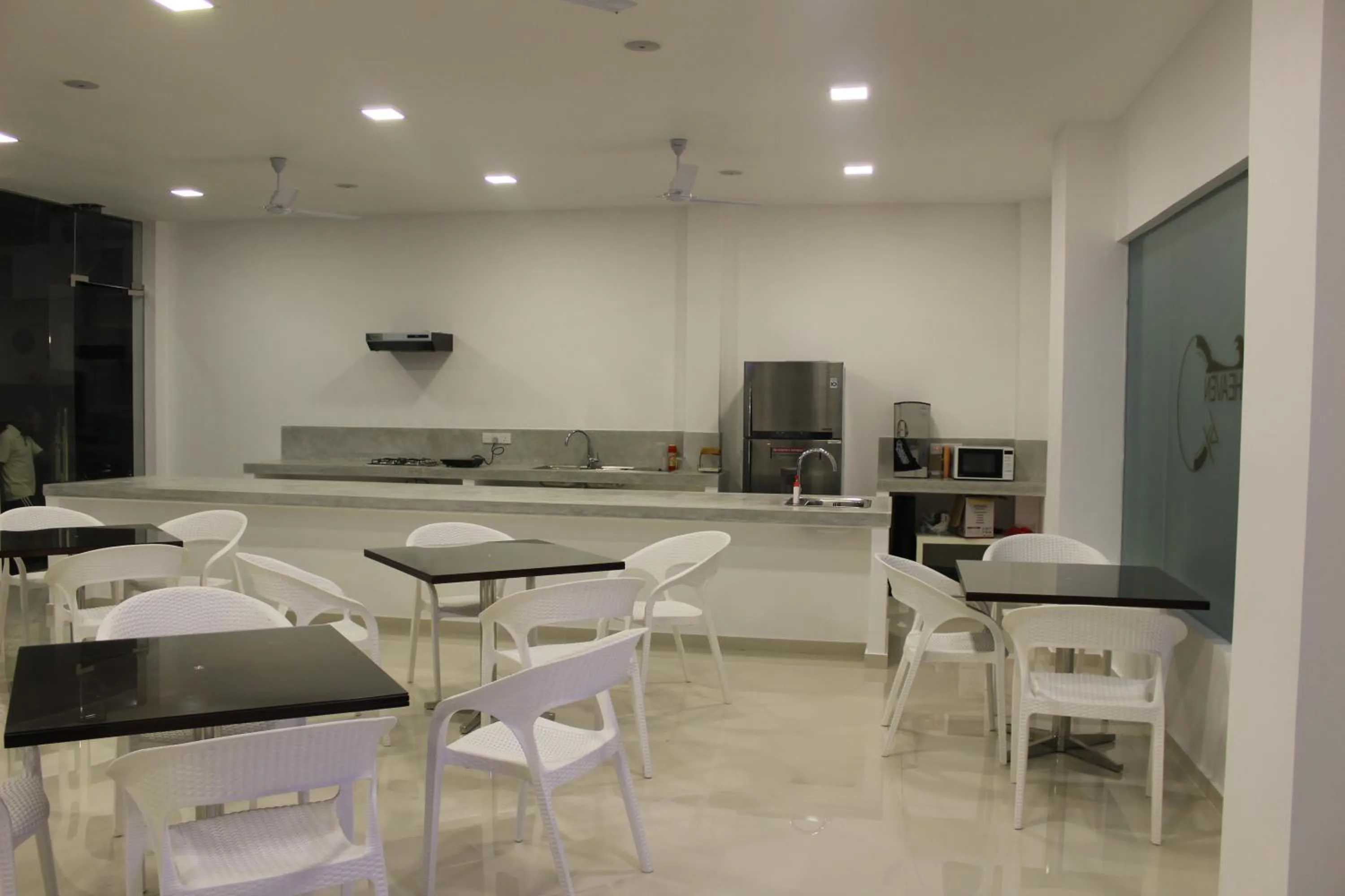 Restaurant/places to eat in Heaven By O