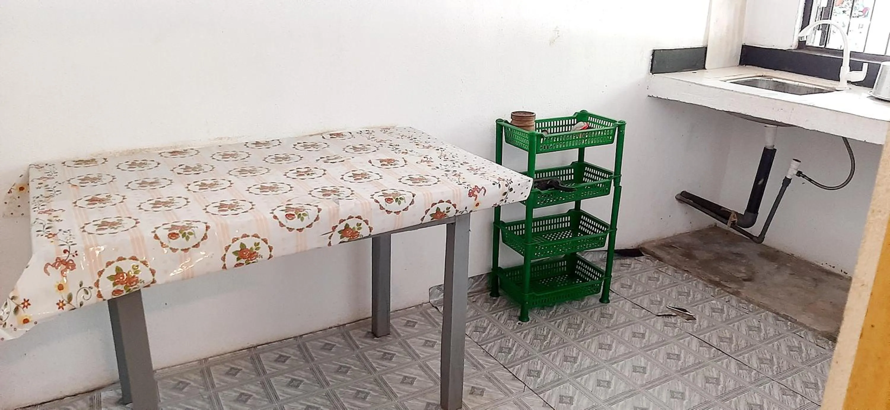 kitchen in Hiriketiya Cinnamon Garden