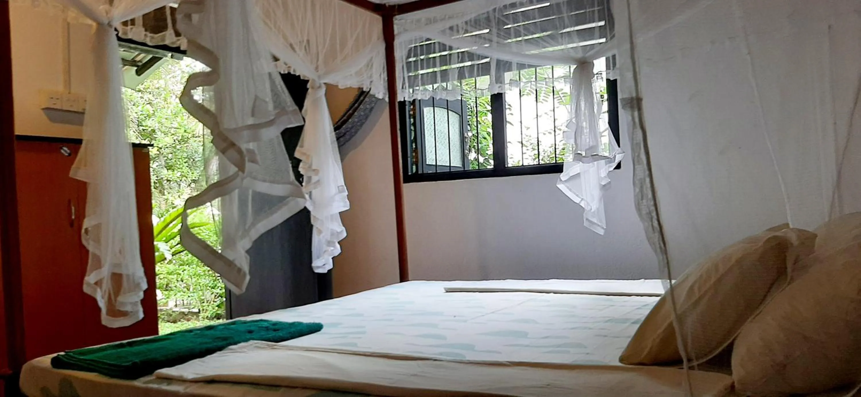 Bed in Hiriketiya Cinnamon Garden