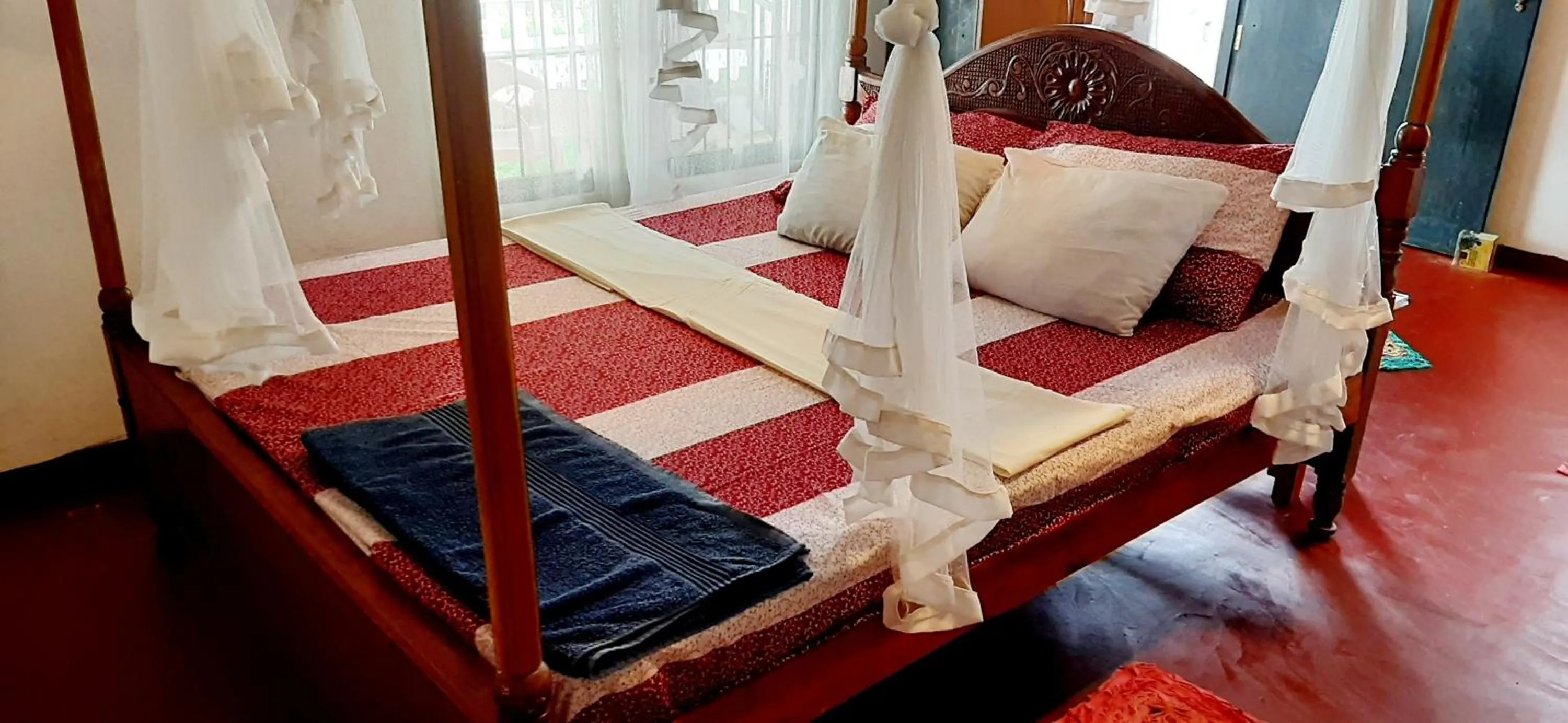 Bed in Hiriketiya Cinnamon Garden