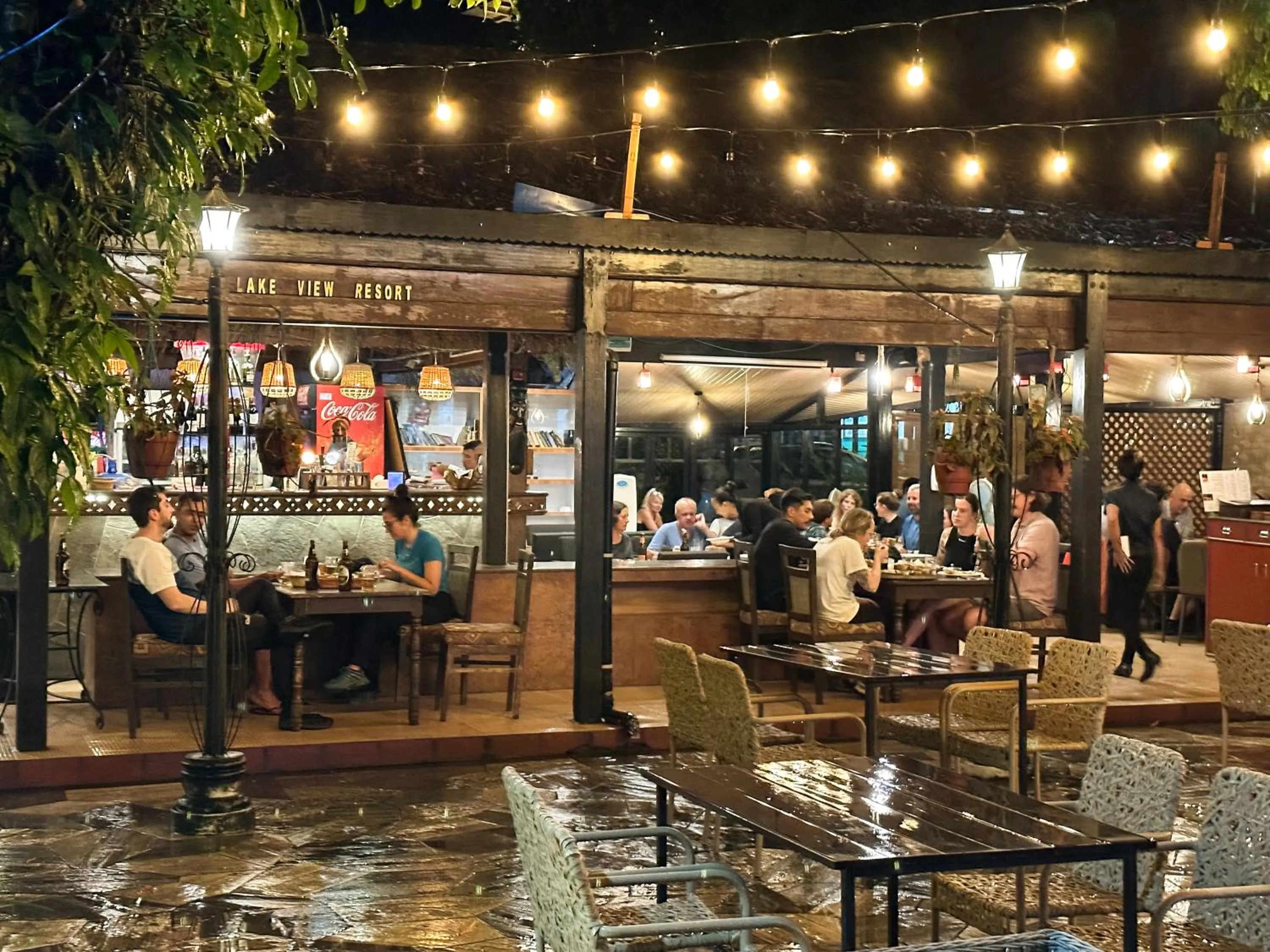 Restaurant/places to eat in Lake View Resort