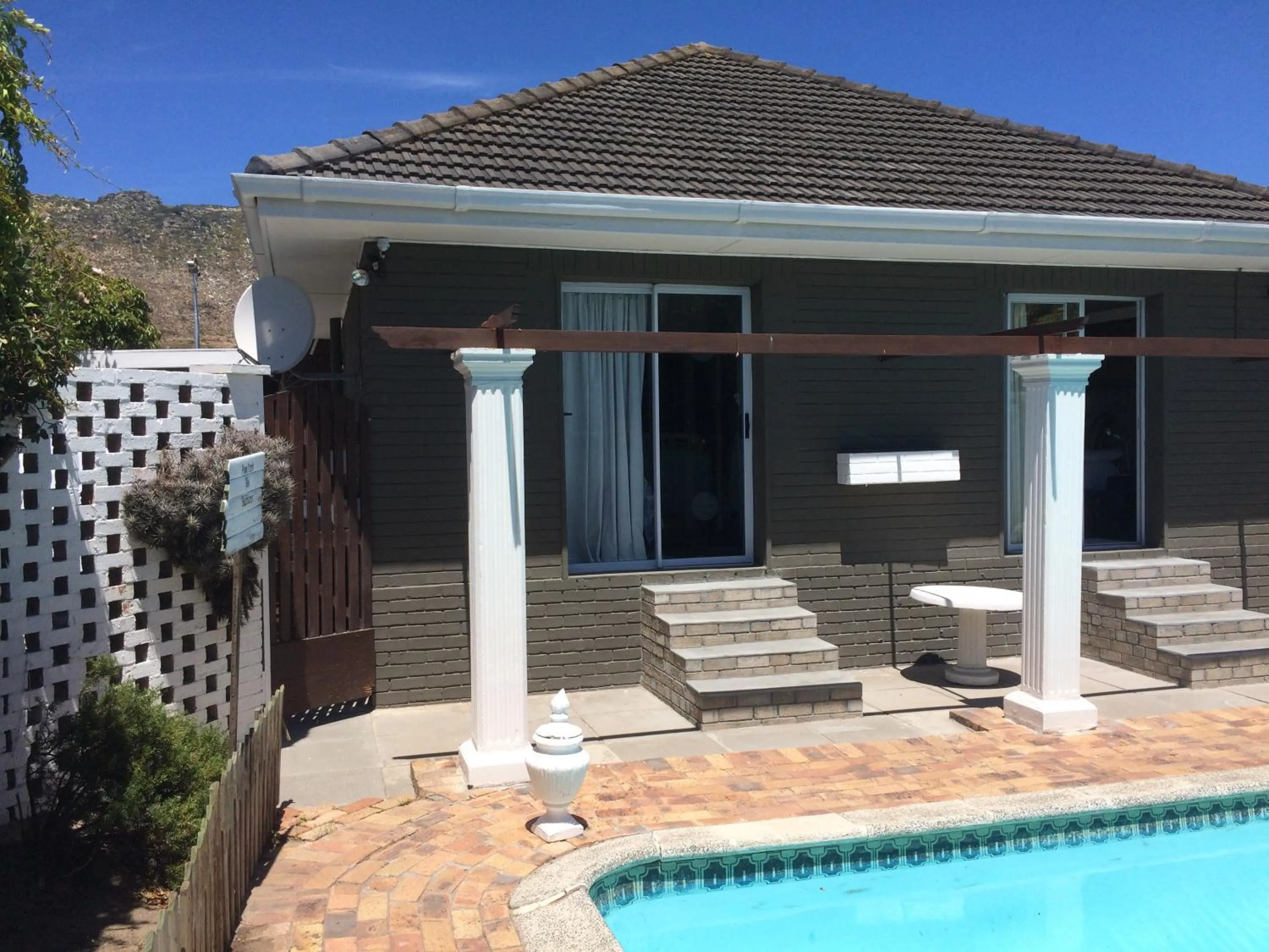 Pool view in Leo's Den