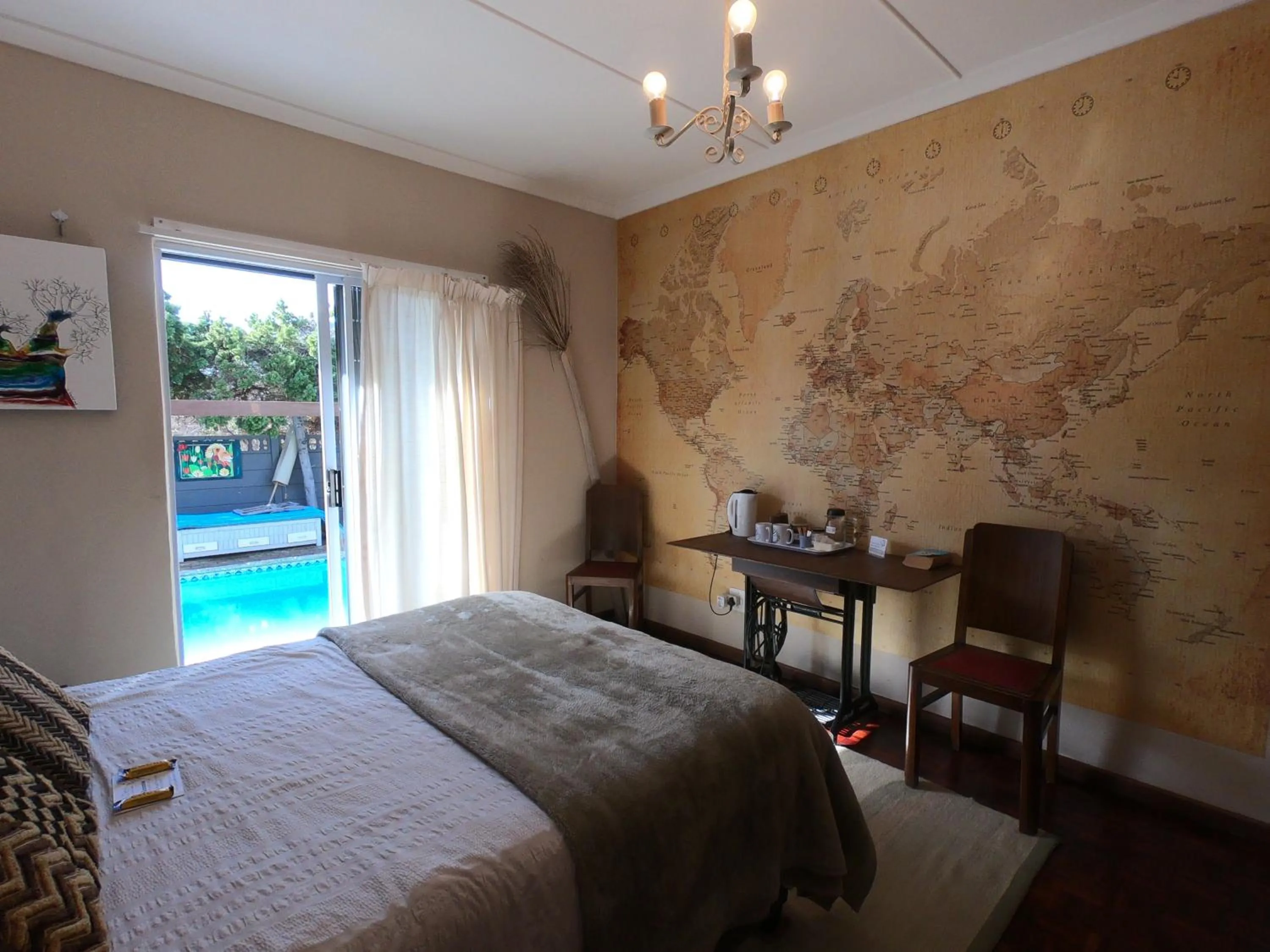 Photo of the whole room, Bed in Leo's Den