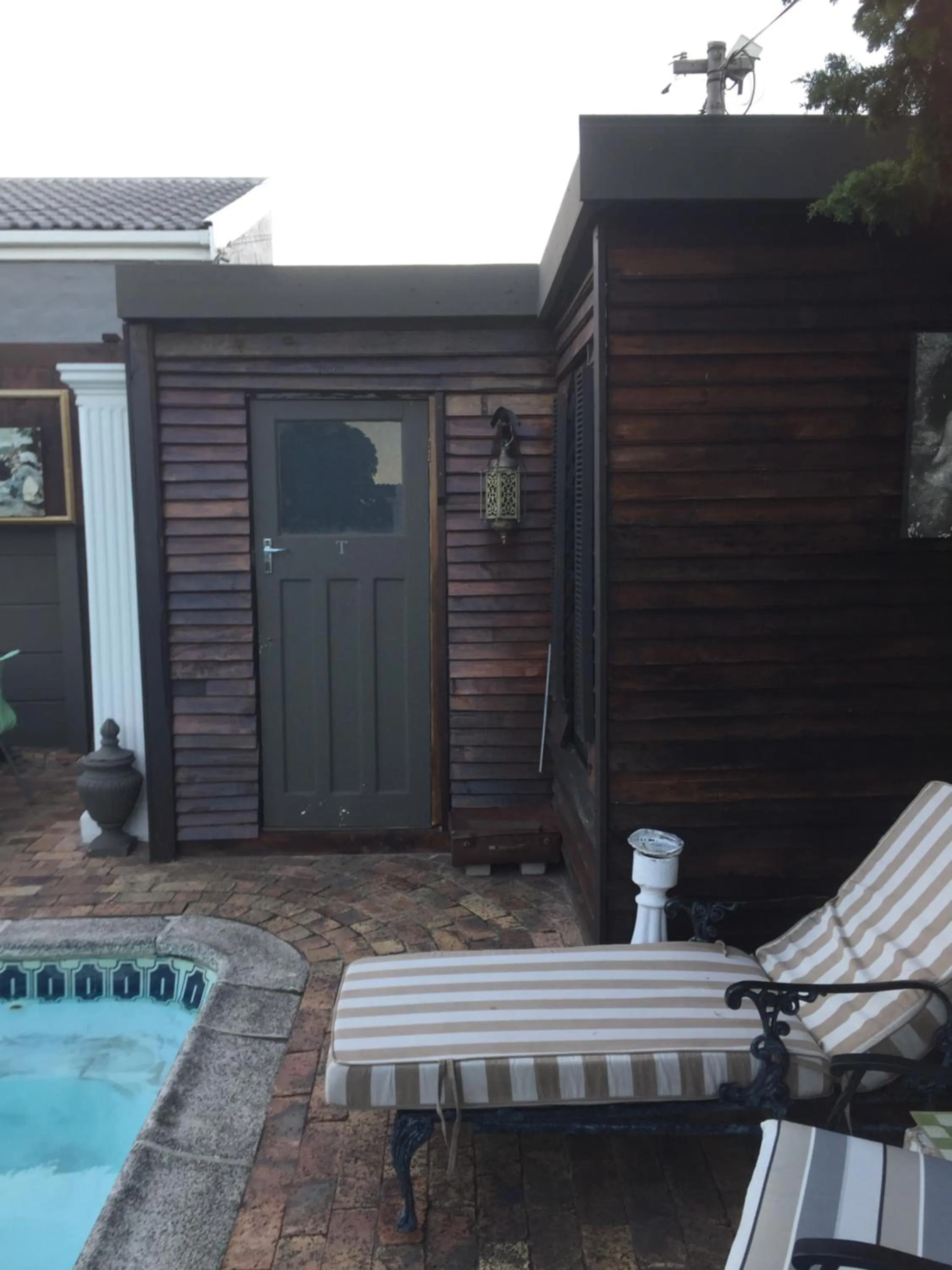 Photo of the whole room in Leo's Den