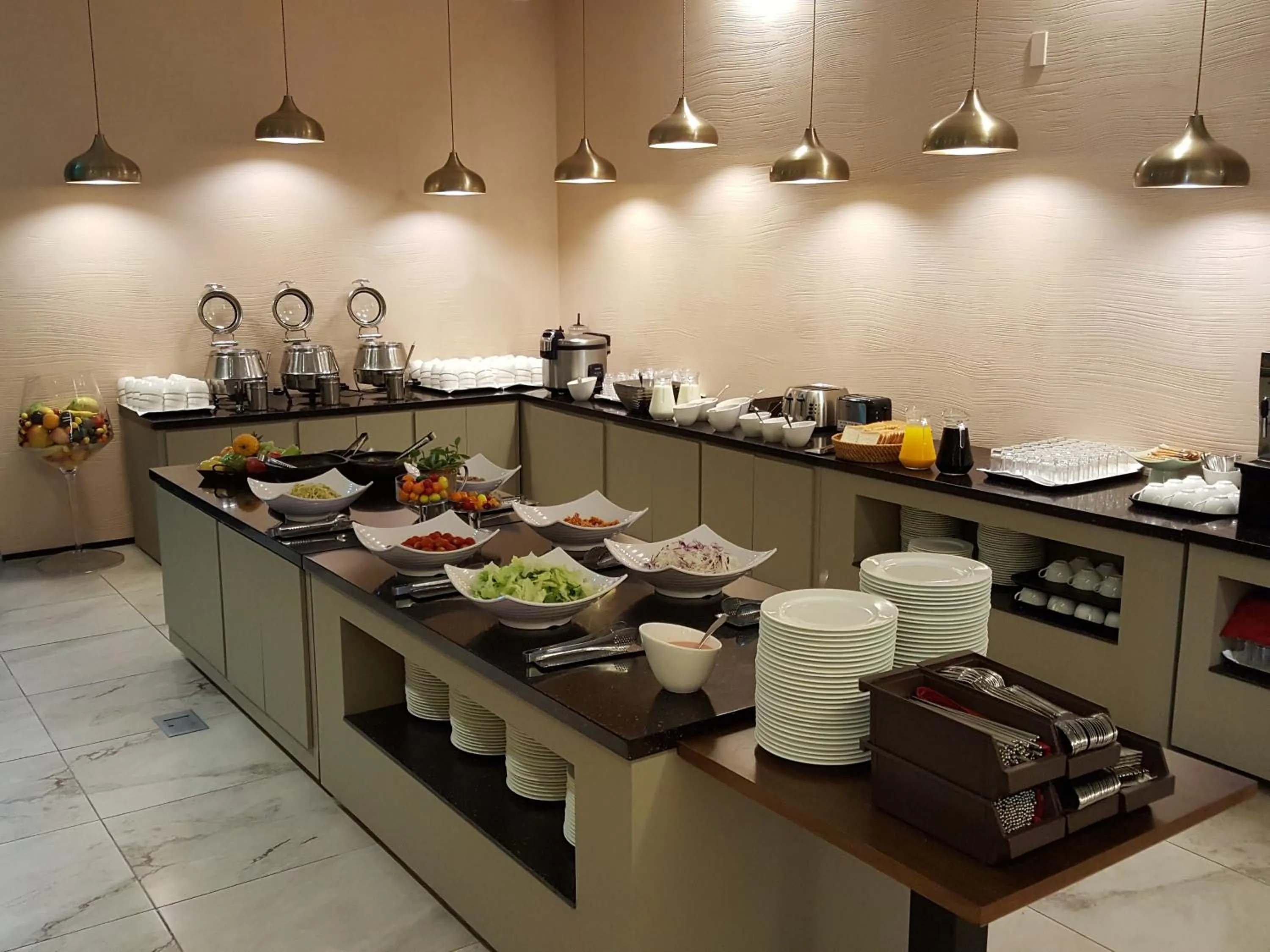 Restaurant/places to eat in Odri Inn