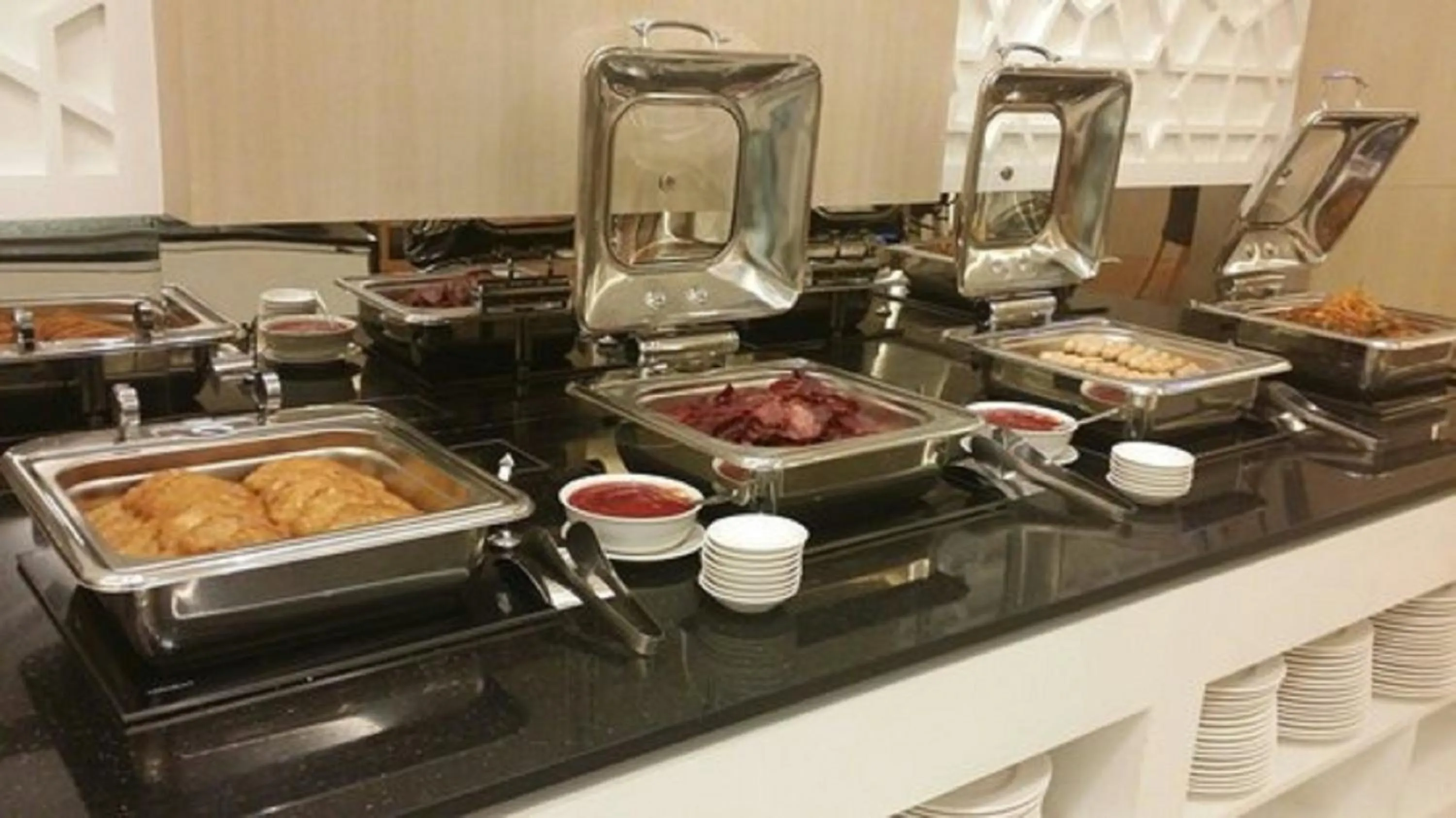 Breakfast in Signature International Hotel China Town