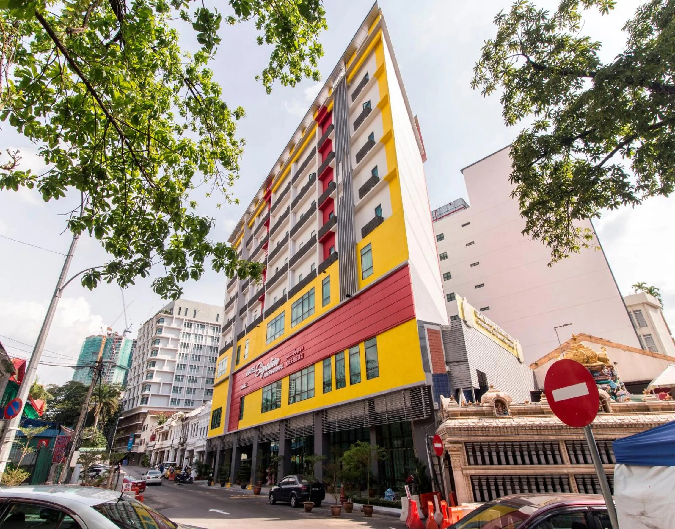Facade/entrance in Signature International Hotel China Town