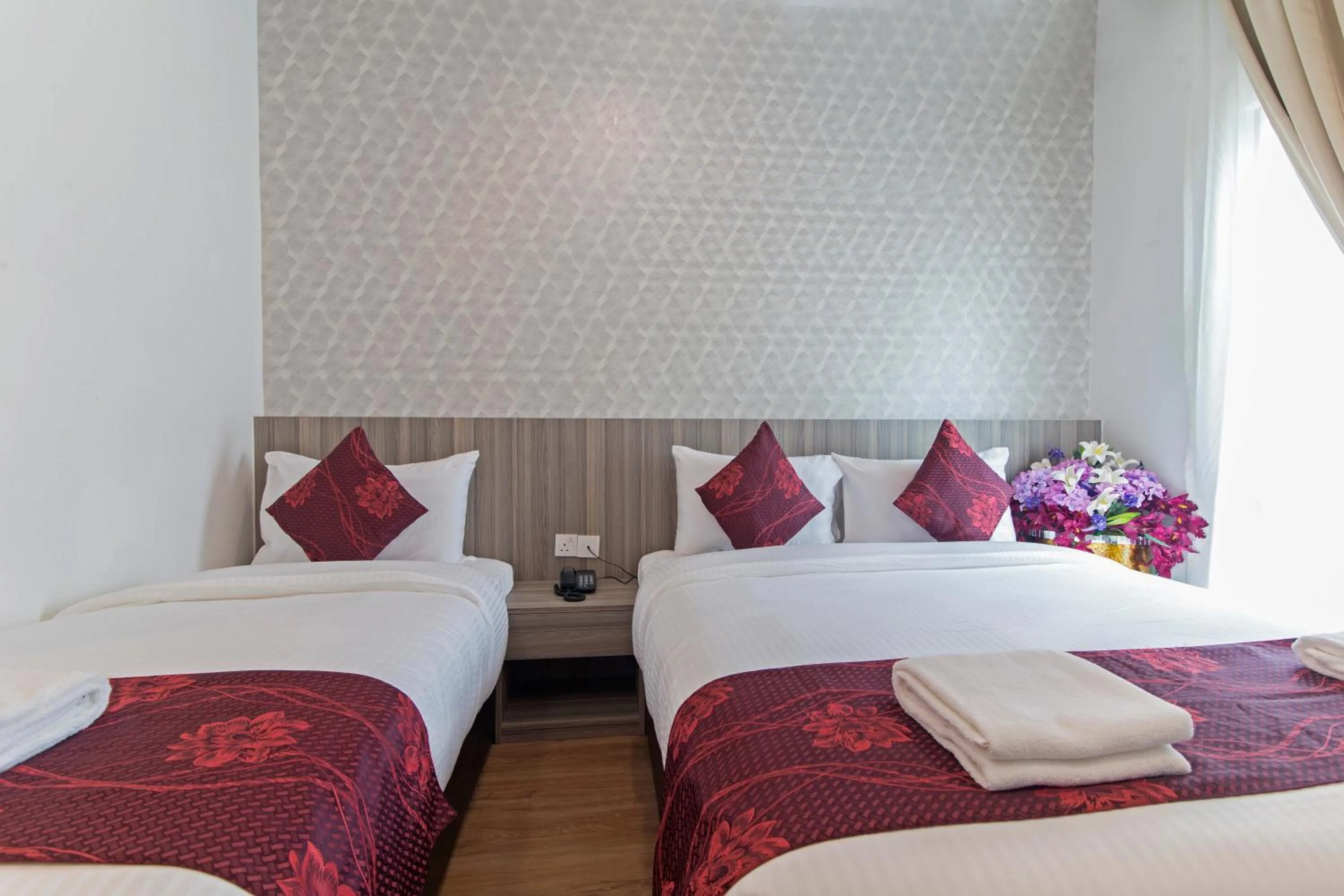 Bedroom, Bed in Signature International Hotel China Town