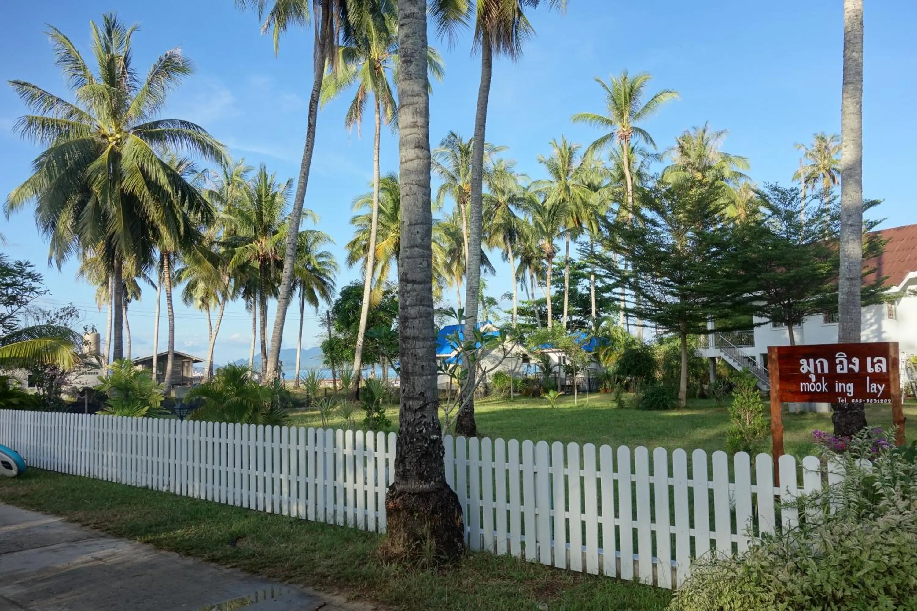 Facade/entrance in Mook Ing Lay