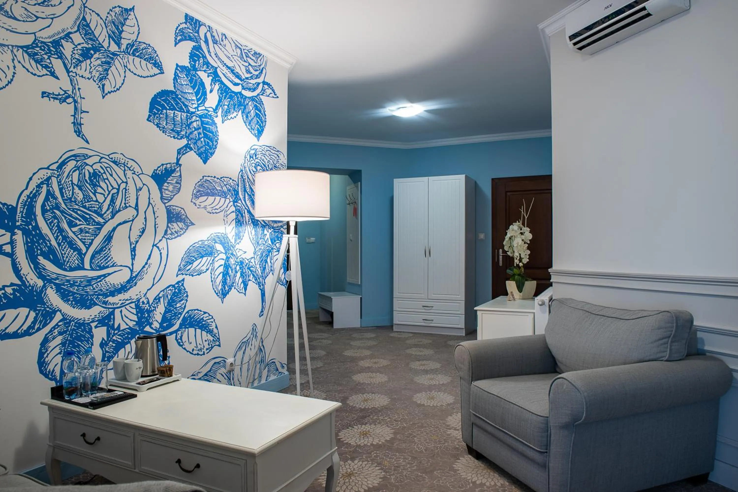 Coffee/tea facilities in Hotel Rozdroże Nieborów