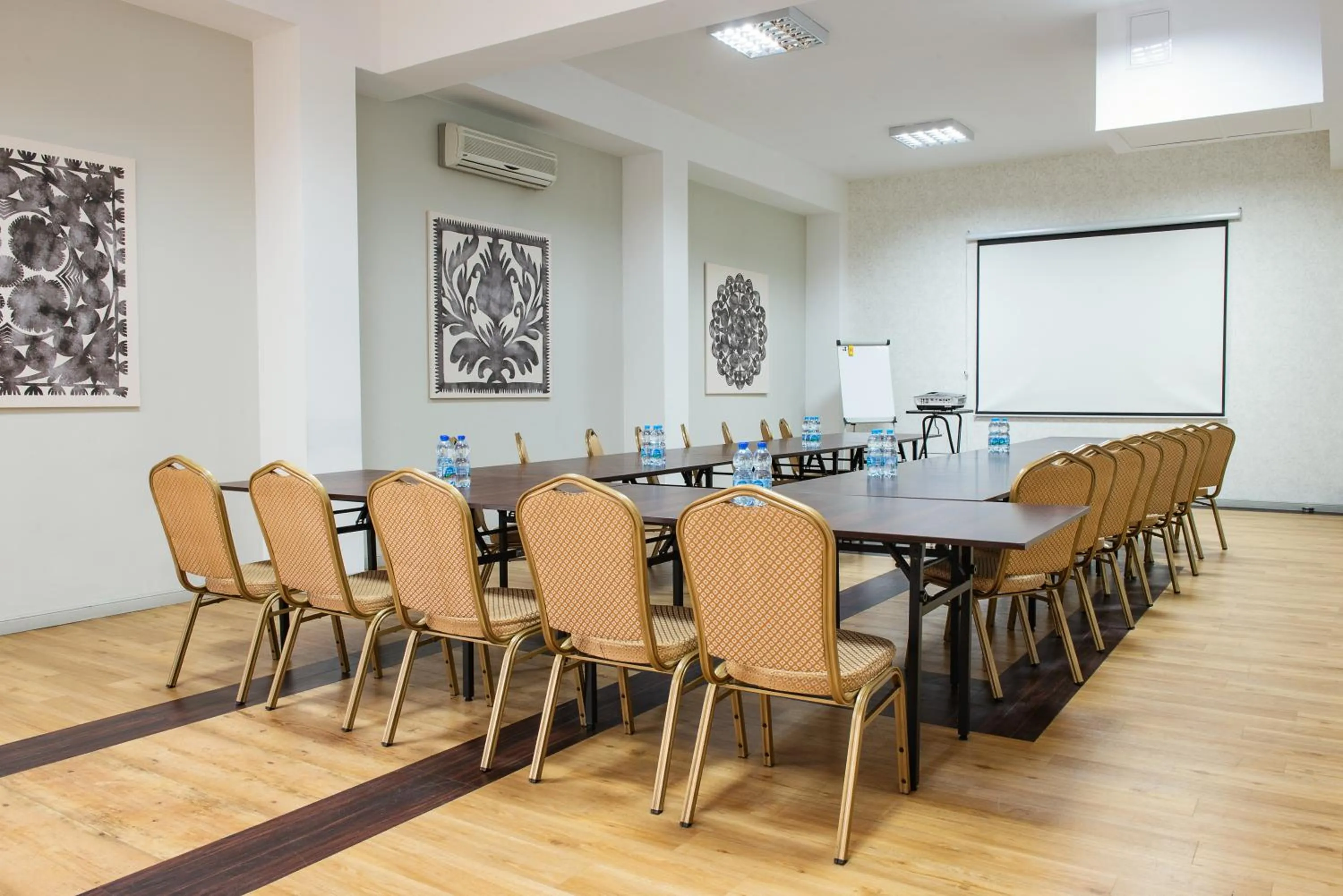 Meeting/conference room in Hotel Rozdroże Nieborów
