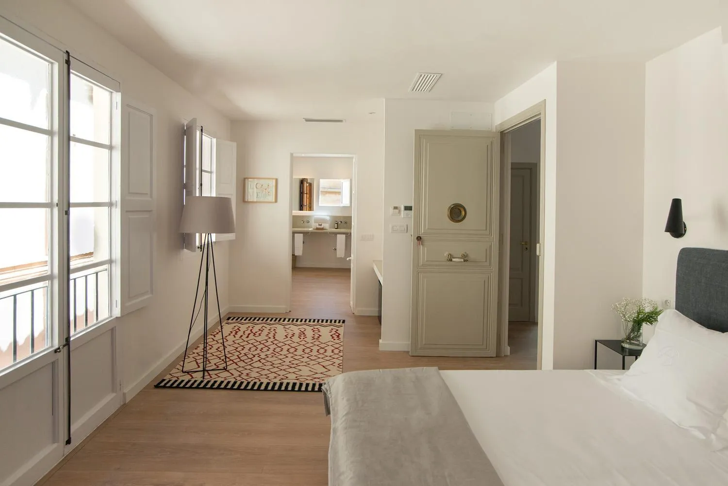 Bedroom, Bed in Canavall