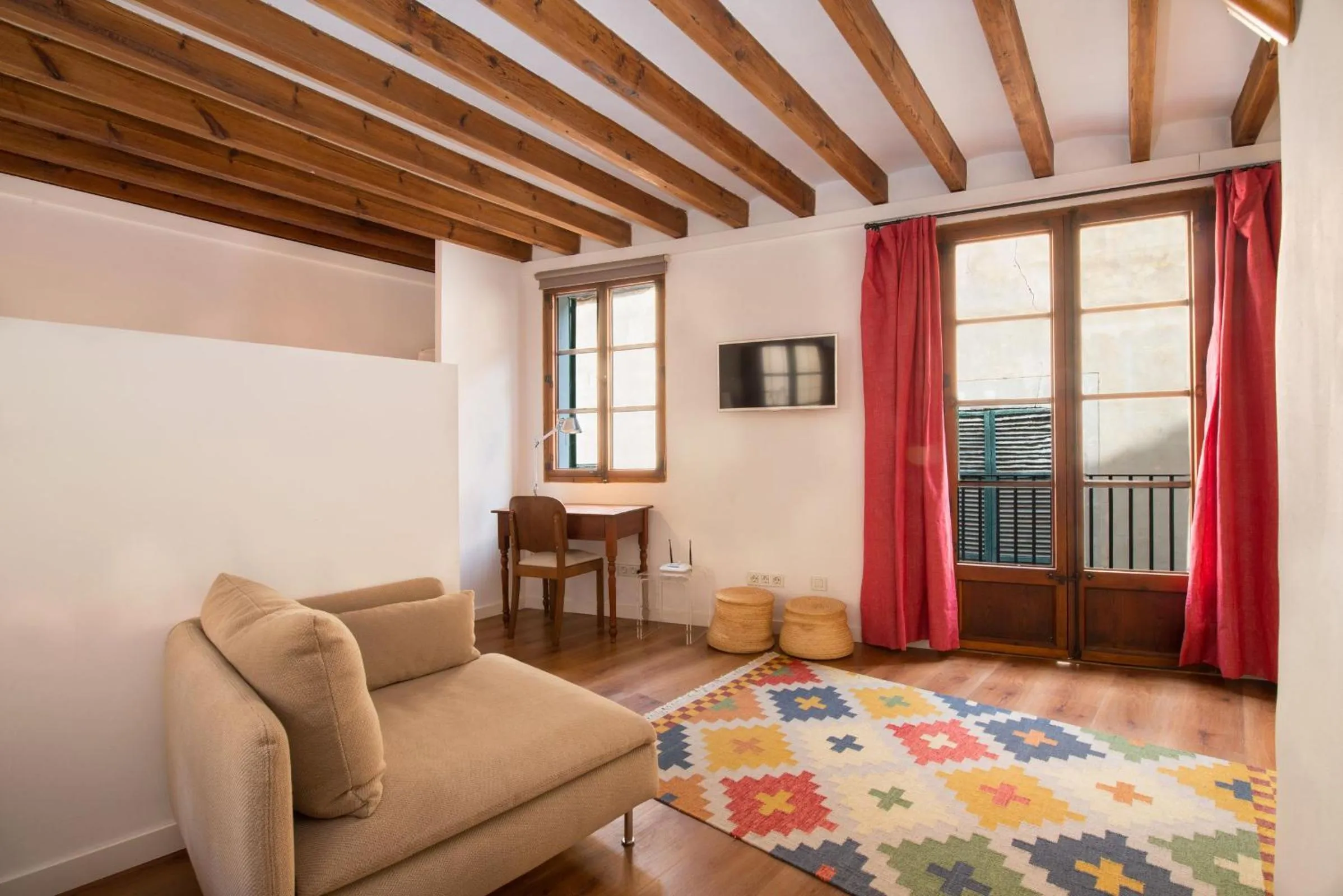 Photo of the whole room, Bed in Canavall