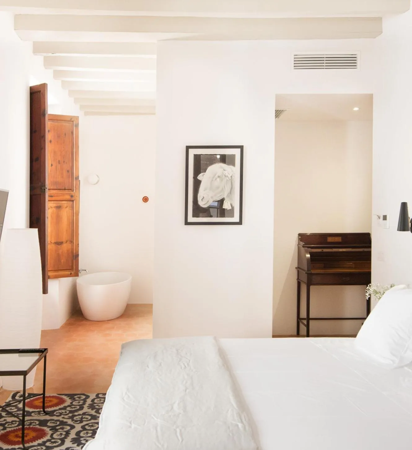 Bedroom, Bed in Canavall