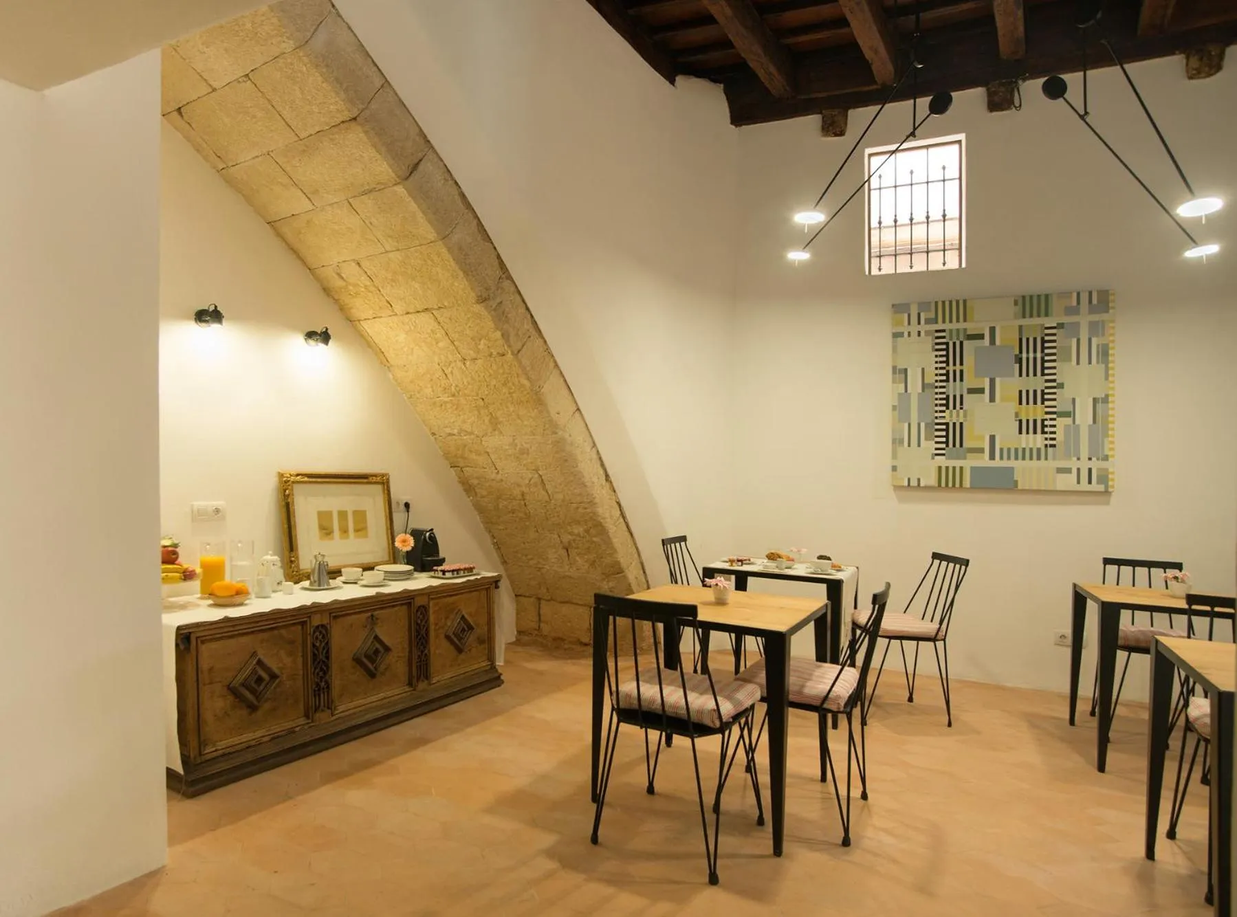 Restaurant/places to eat in Canavall