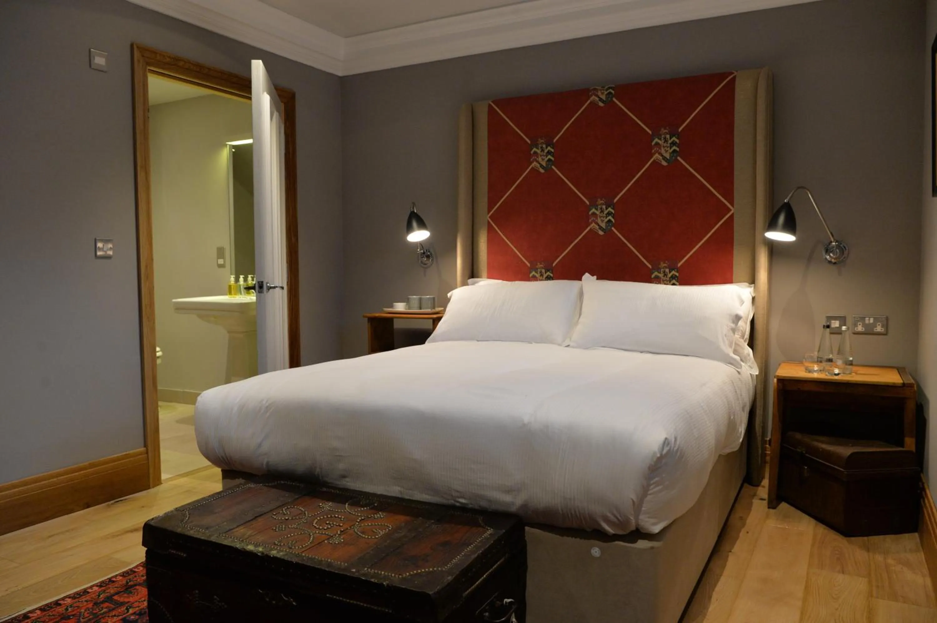 Bedroom, Bed in The Castle Inn