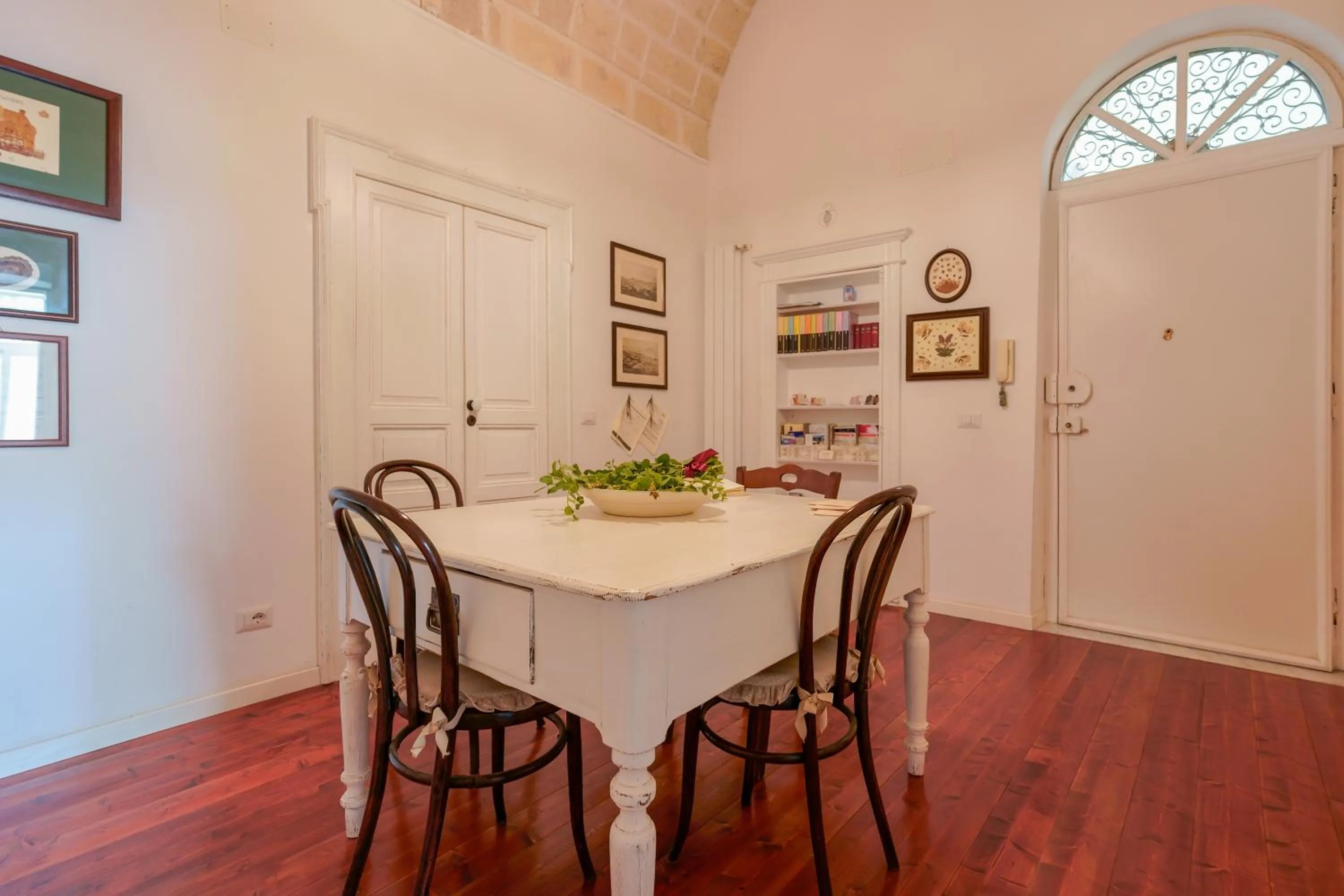 Dining area in B&B Il Melograno Taranto