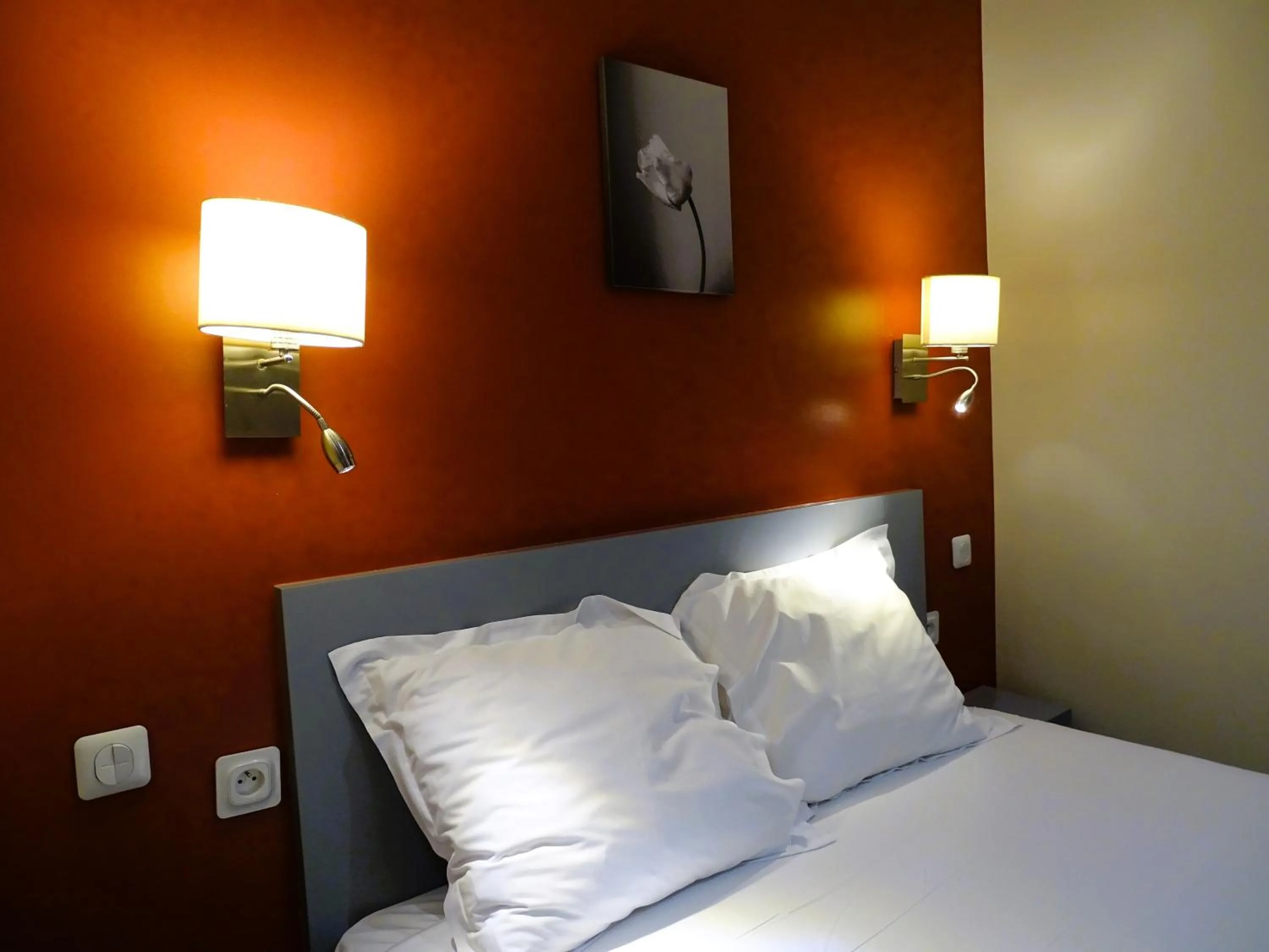 Bed in Hipotel Belgrand Edith Piaf