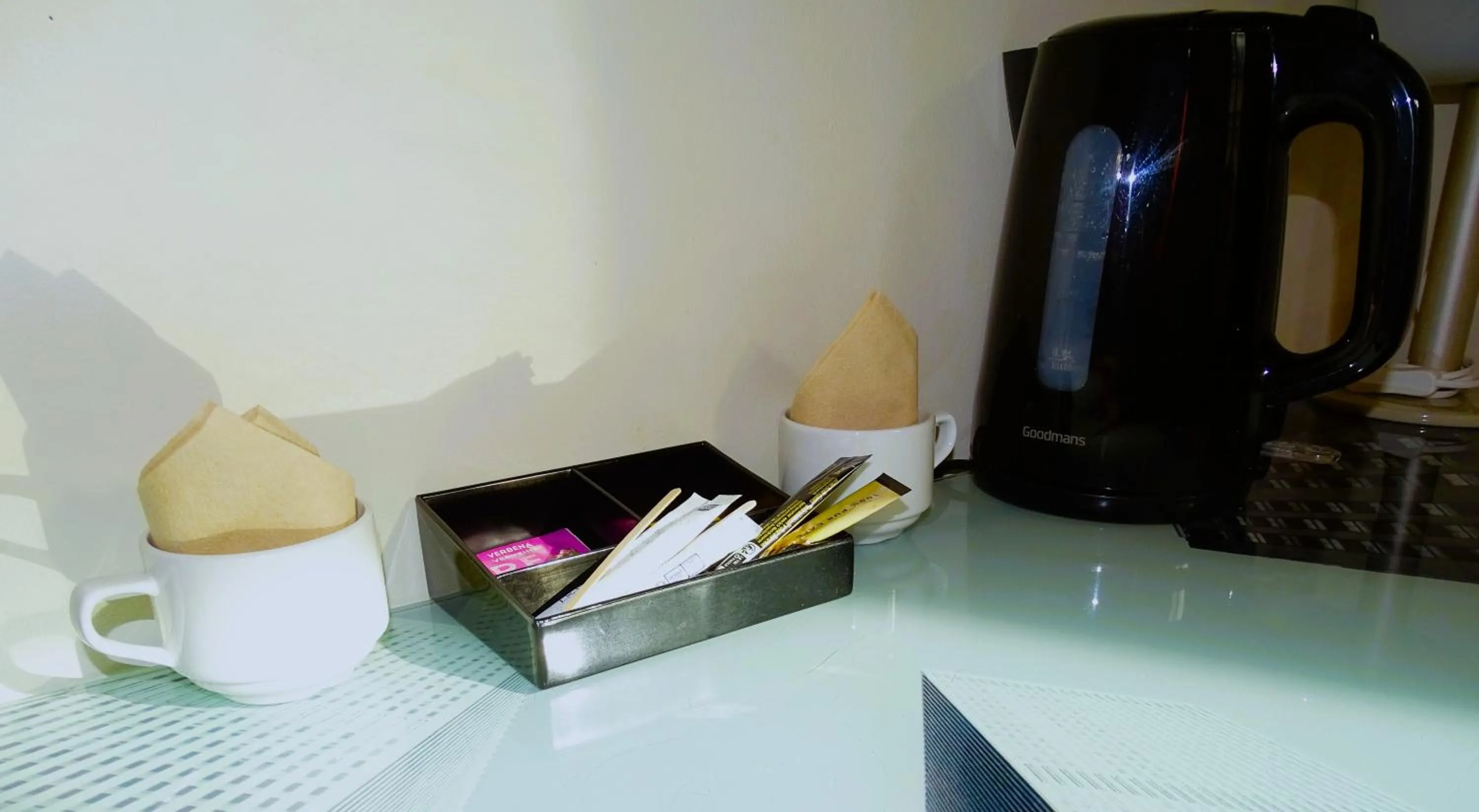 Coffee/tea facilities in Hipotel Belgrand Edith Piaf