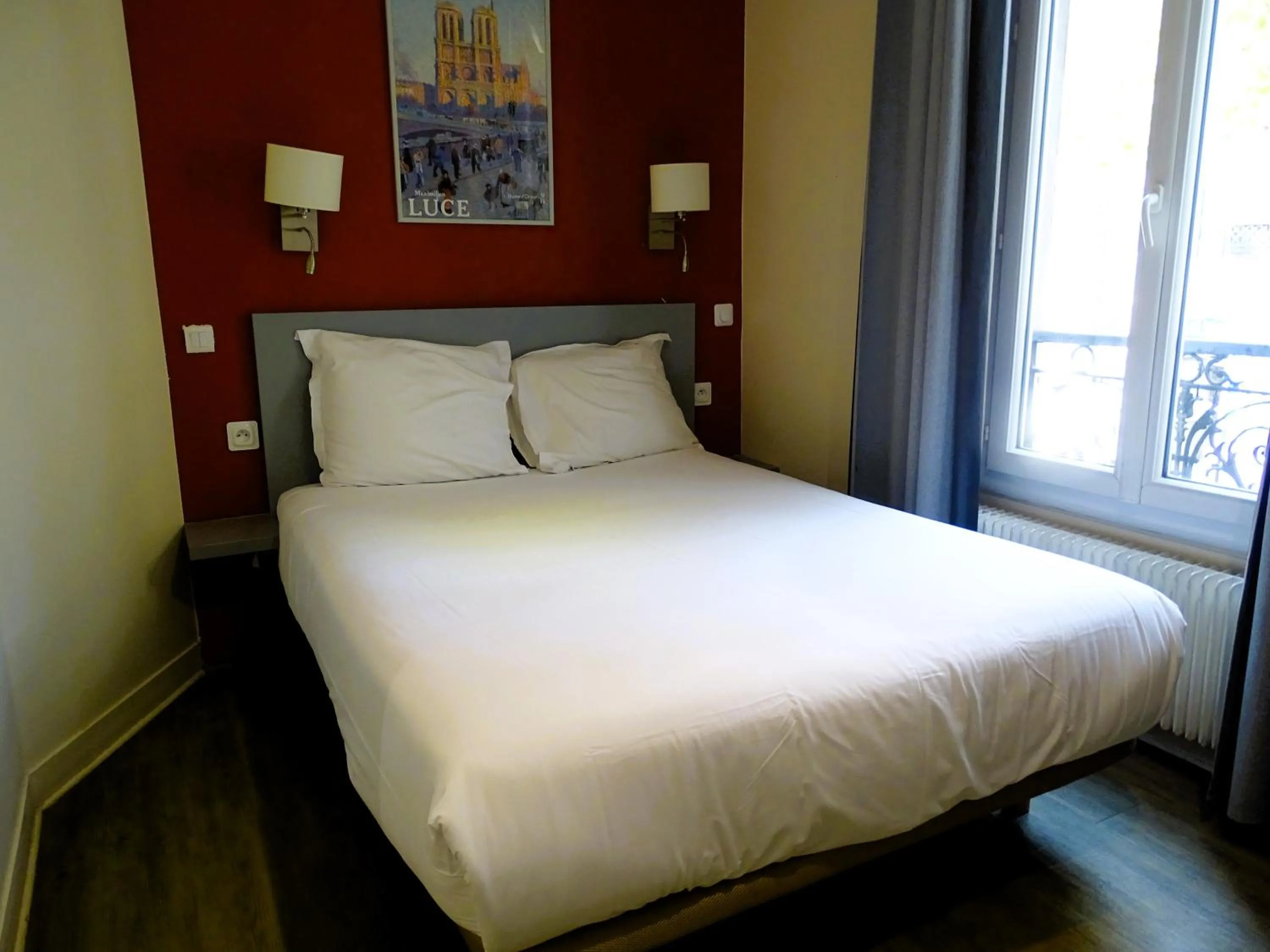Bed in Hipotel Belgrand Edith Piaf