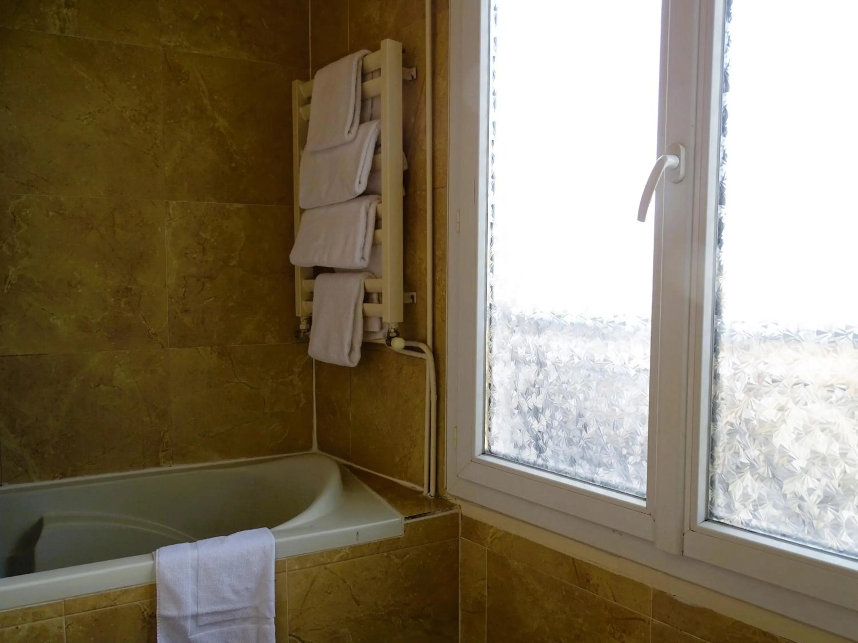 Bathroom in Hipotel Belgrand Edith Piaf