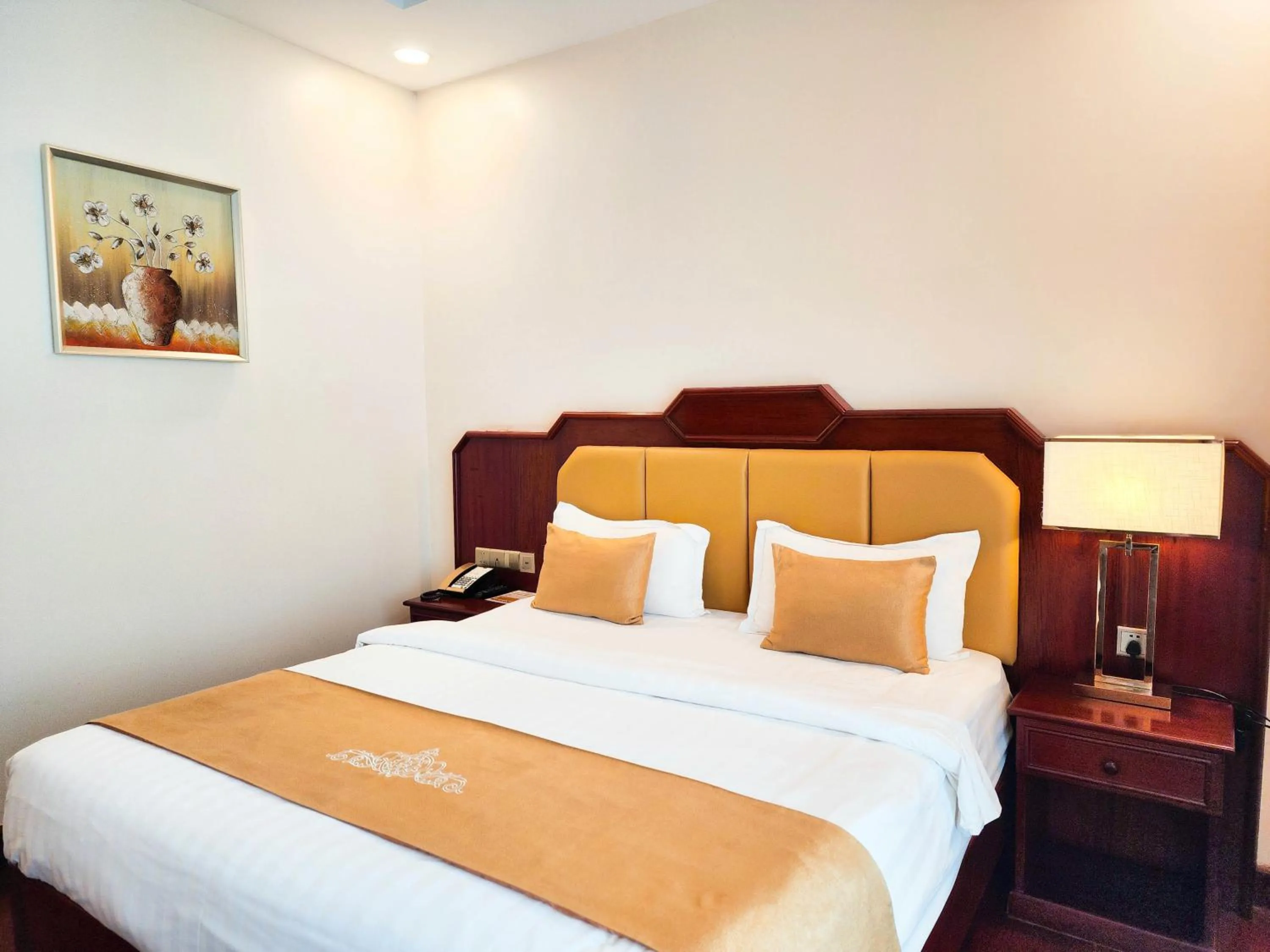 Bed in Lbn Asian Hotel