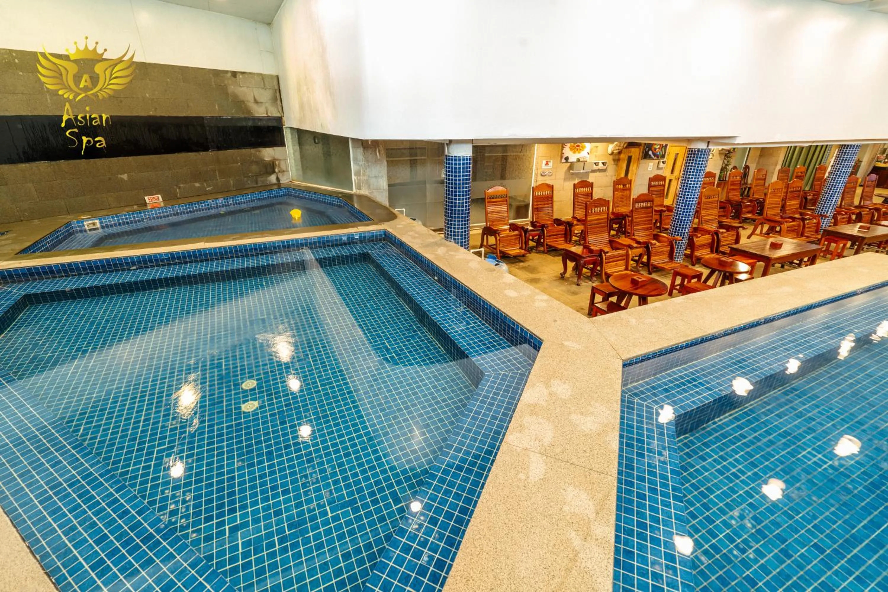 Swimming pool in Lbn Asian Hotel