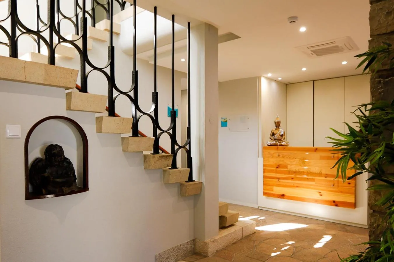 Lobby or reception in Golden Beach Guest House & Rooftop Bar