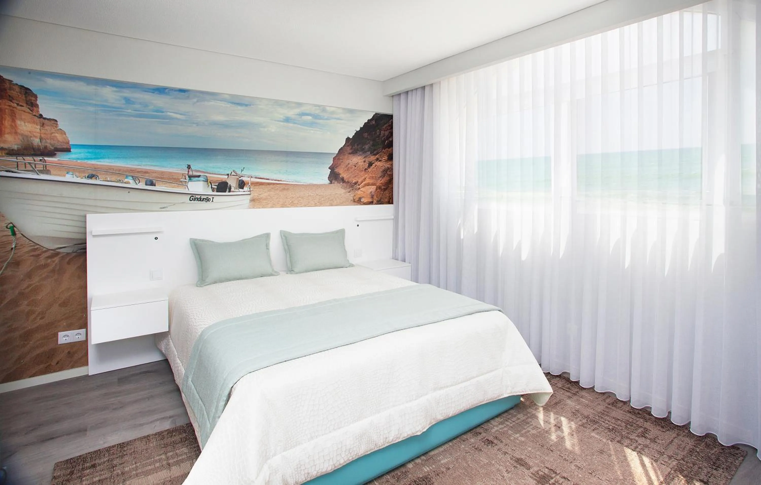 Bedroom, Bed in Golden Beach Guest House & Rooftop Bar