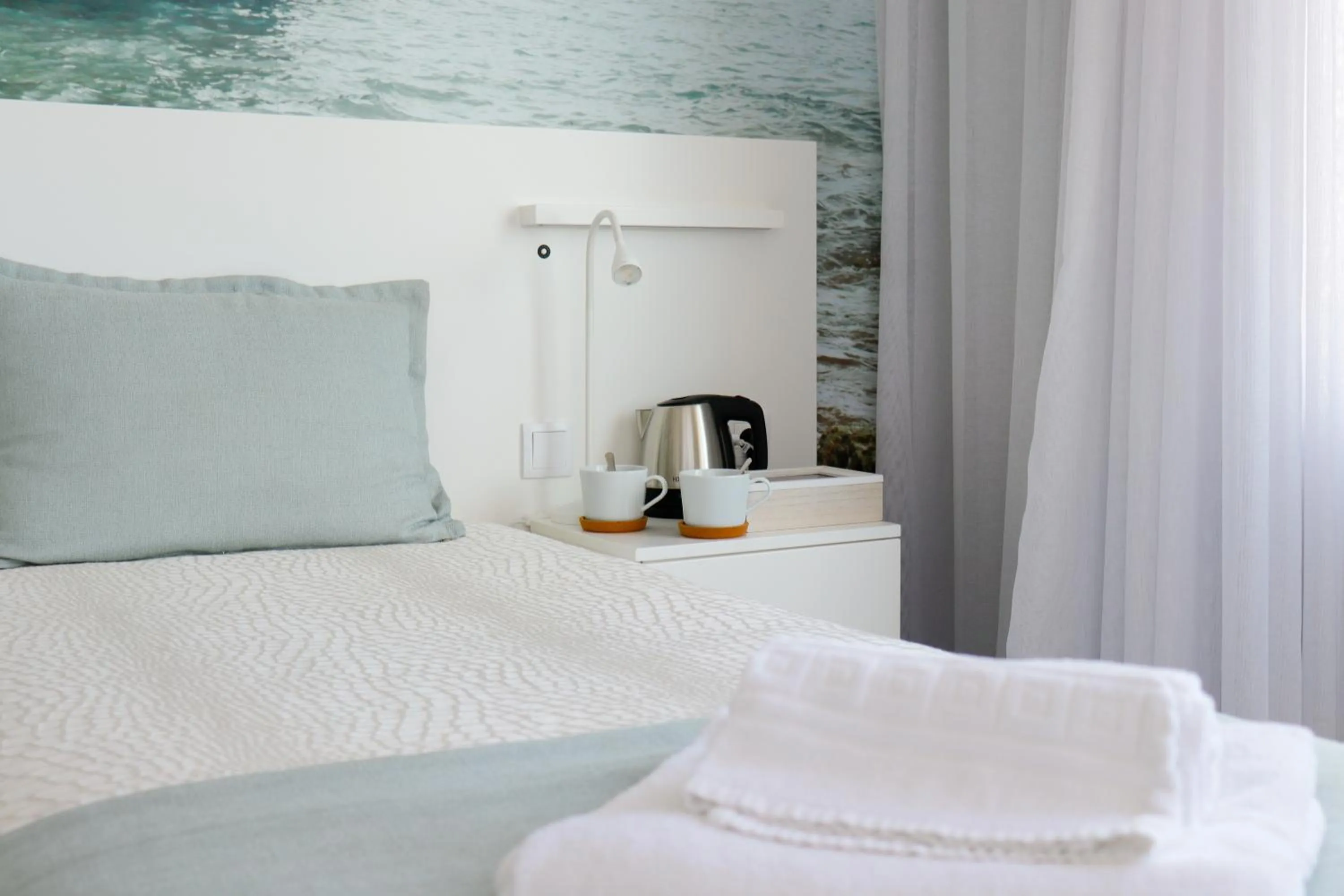 Coffee/tea facilities, Bed in Golden Beach Guest House & Rooftop Bar